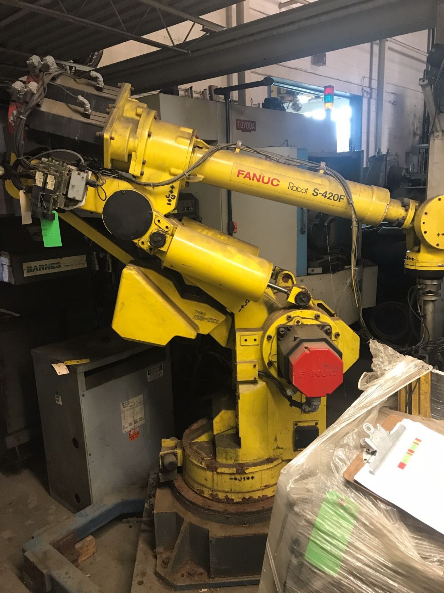 FANUC S420F ROBOT WITH RJ CONTROL & TEACH, BUYER TO LOAD & SHIP