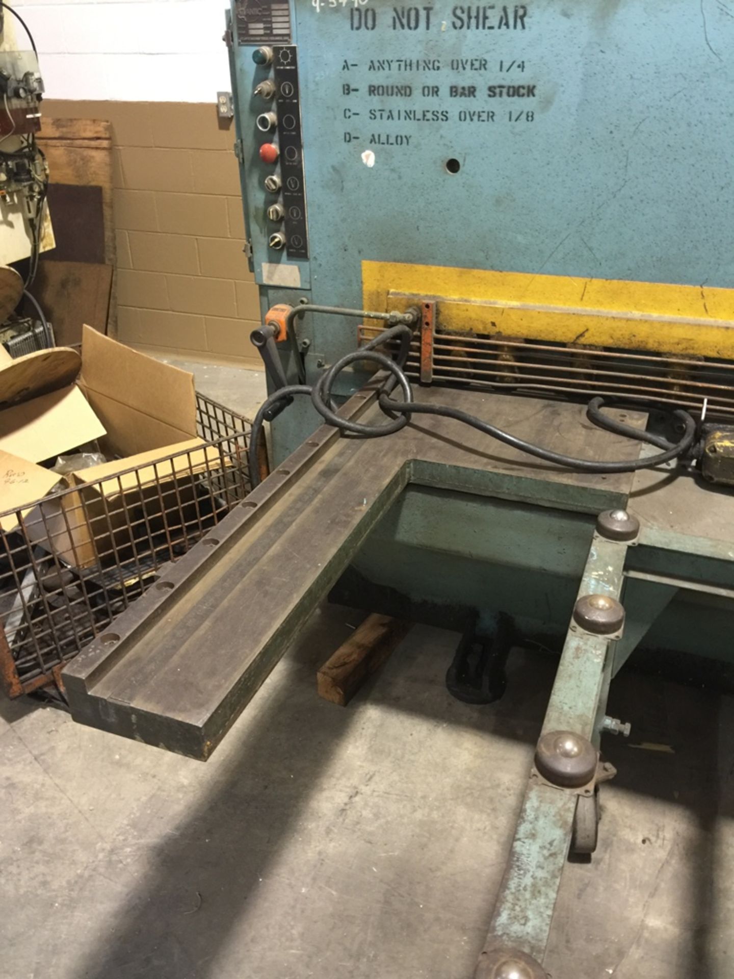 ATLANTIC 10' X 1/4" HYDRAULIC POWER SQUARING SHEAR, SN 80-00-68, LOCATION MI - Image 4 of 7