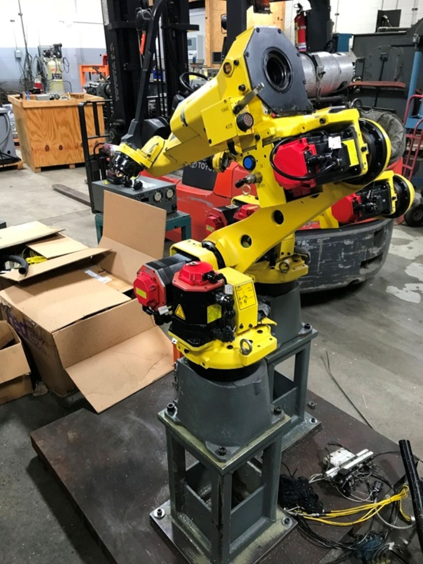 FANUC M10iA 6 AXIS CNC ROBOT 10 KG X 1420 MM REACH, SN F118951, YEAR 11/2011, LOCATION MI - Image 2 of 8