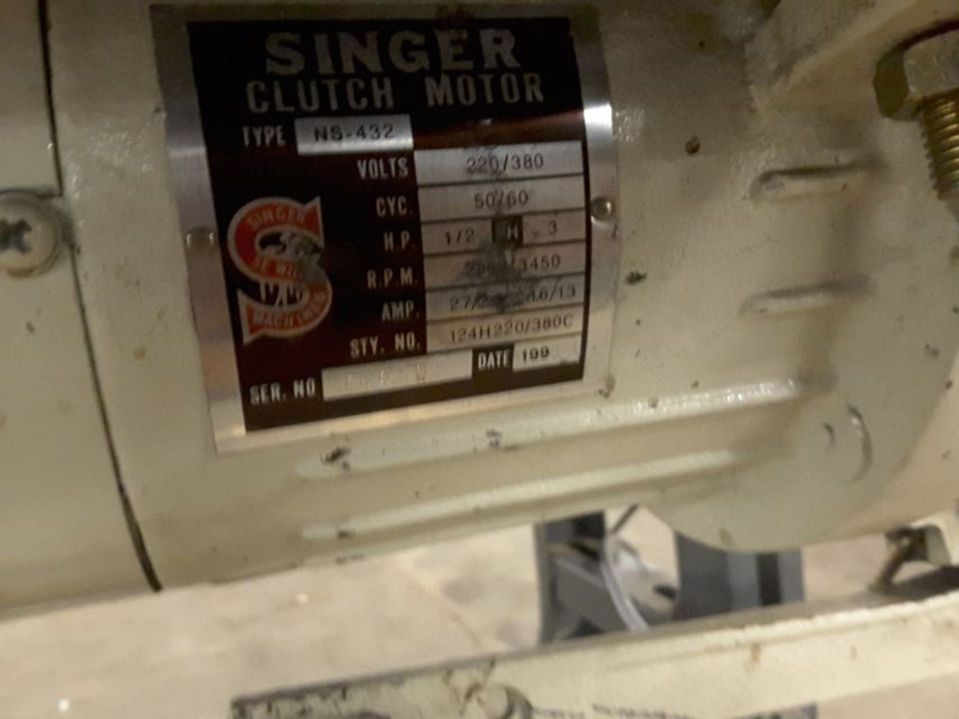 Singer Sewing Machine - Image 3 of 3