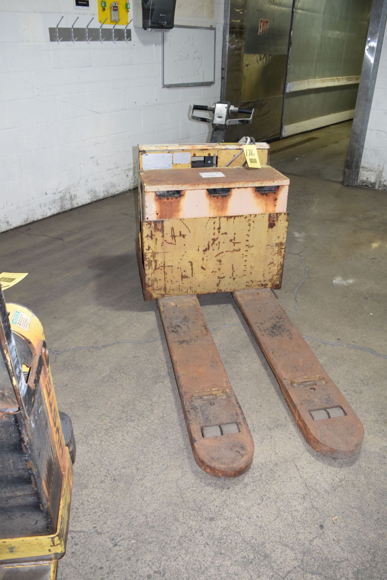 Yale 4,000 LB Capacity Electric Pallet Jack, Model: MPW040LBN24C2748, SN: 500766  **Rigging Fee $75