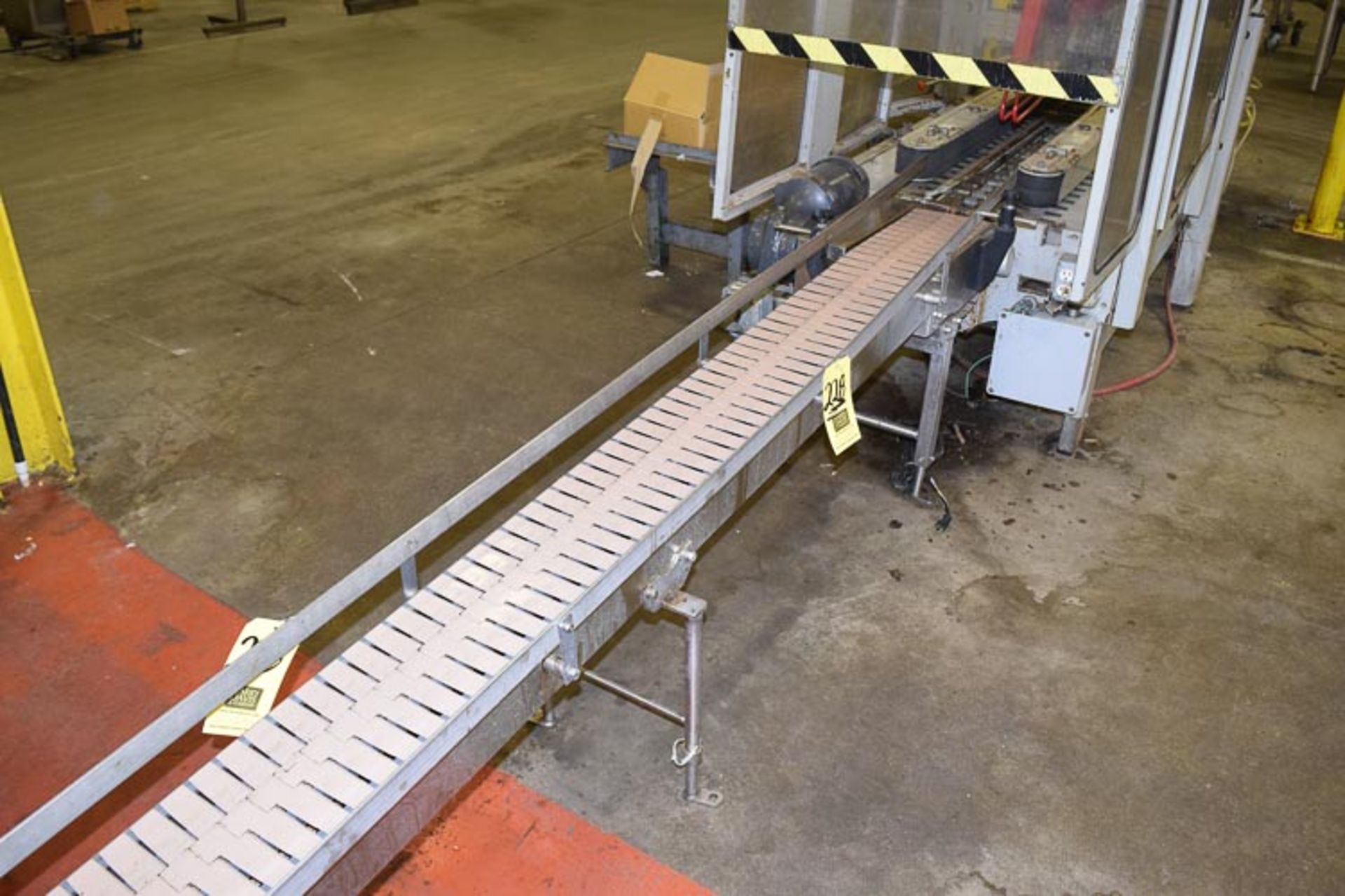 Carton Conveyor, 12' S/S Frame with 45° Turn, Drive and 7.5" Wide Plastic Table Top Chain **