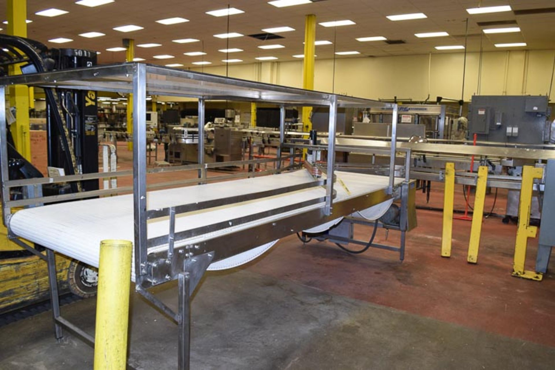American Conveyor Corp. S/S Frame Bottle Unloading Table with Single-Filer, Dimensions 12' x 4',