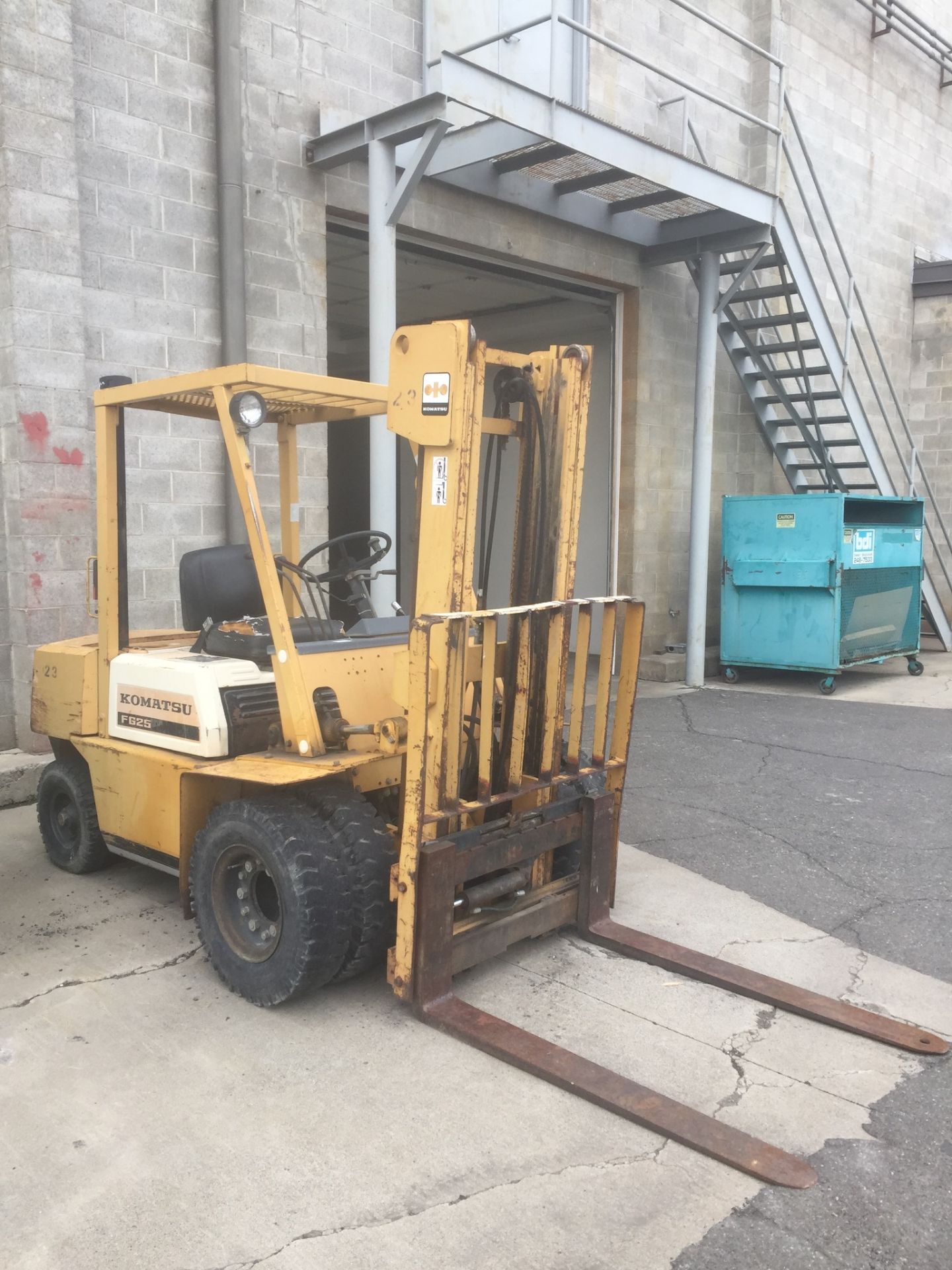 Komatsu 4,690 LB Capacity Gasoline Powered Forklift Model FG 25T-8 : SN 145012A, with Side Shift and