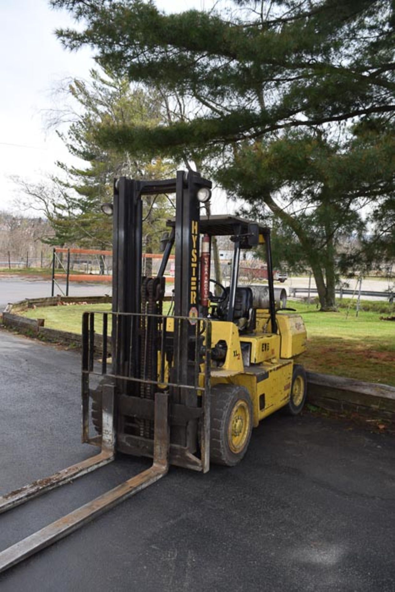 Hyster 9,000 Lb. Capacity Sit Down Propane Forklift, Model: H90XLS, SN: G0050106940 - Image 2 of 2