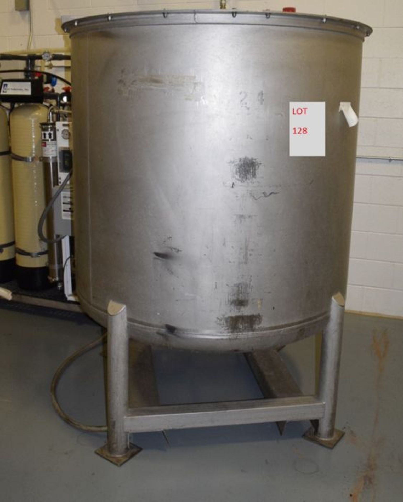 Apache 500 Gallon S/S Hinged Lid, Single Shell Tank, 54" x 36" x 48" LOADING FEE: $150.00 (