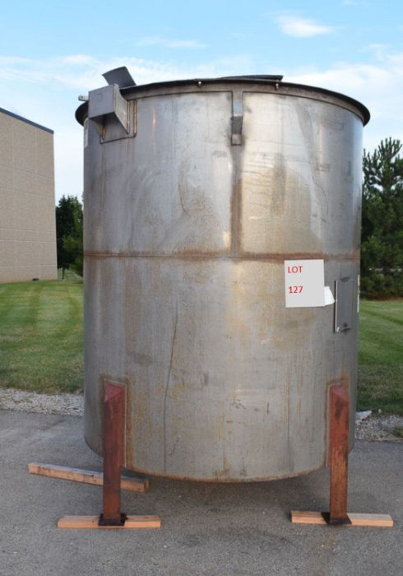 1,600 Gal. S/S Hinged Lid, Single Shell Tank, 74" Diameter, 84" Side Wall, 98" High LOADING FEE: $