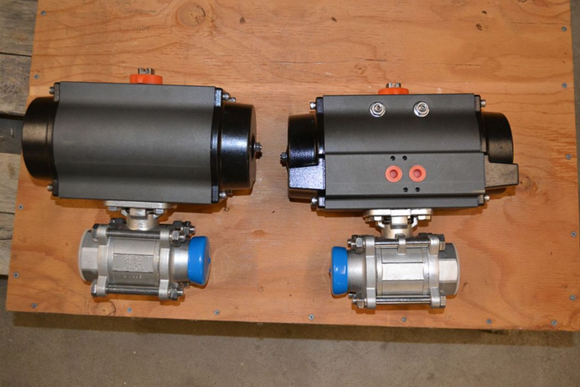 (3) Unused S/S In-Line 1-1/2" Flanged Ball Valves with Actuators and NEW 1-1/2" S/S Ball Valves- - Image 4 of 5