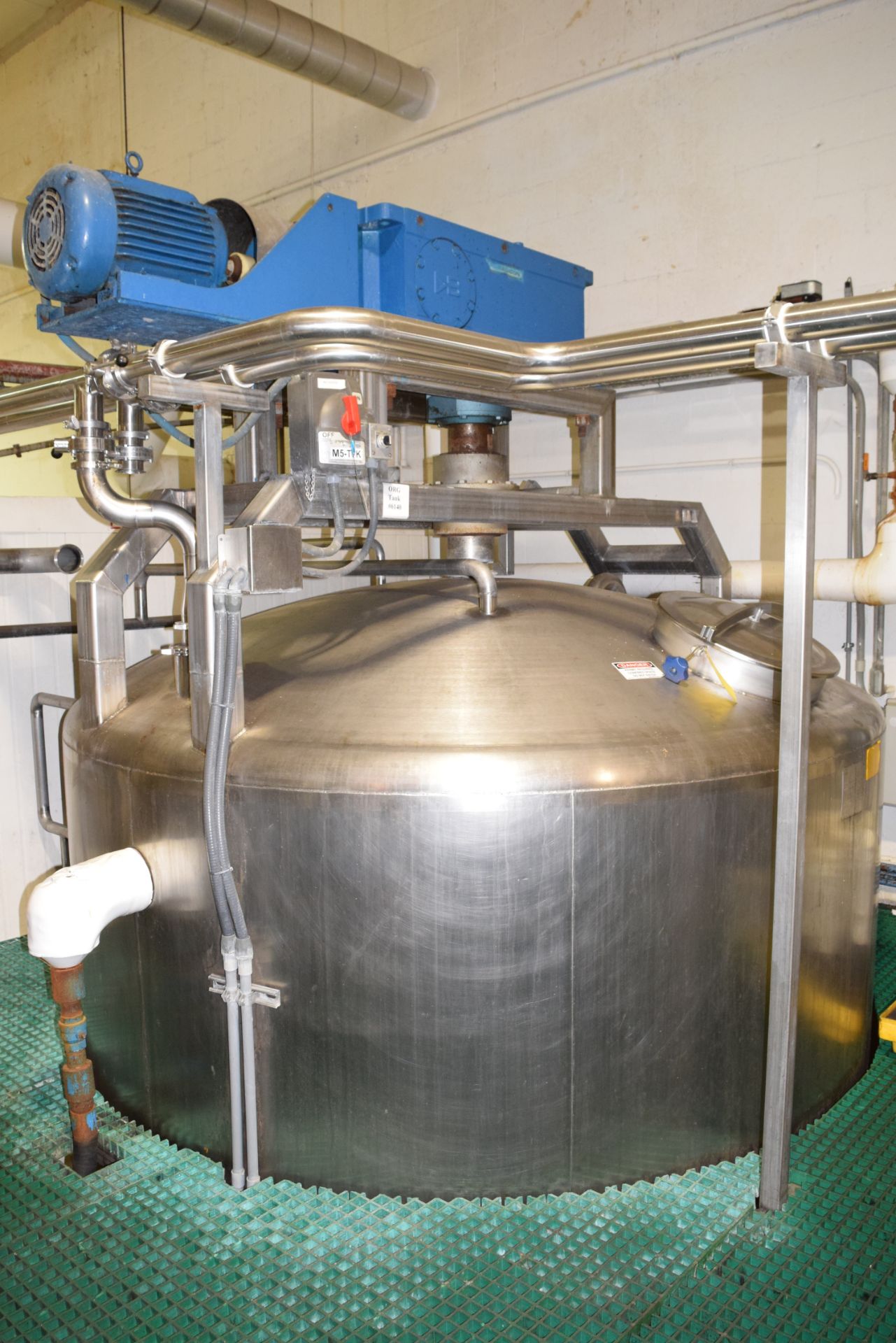 Walker 5,000 Gallon S/S Dome Top, Jacketed Processor Tank with vertical, side-scrape agitation