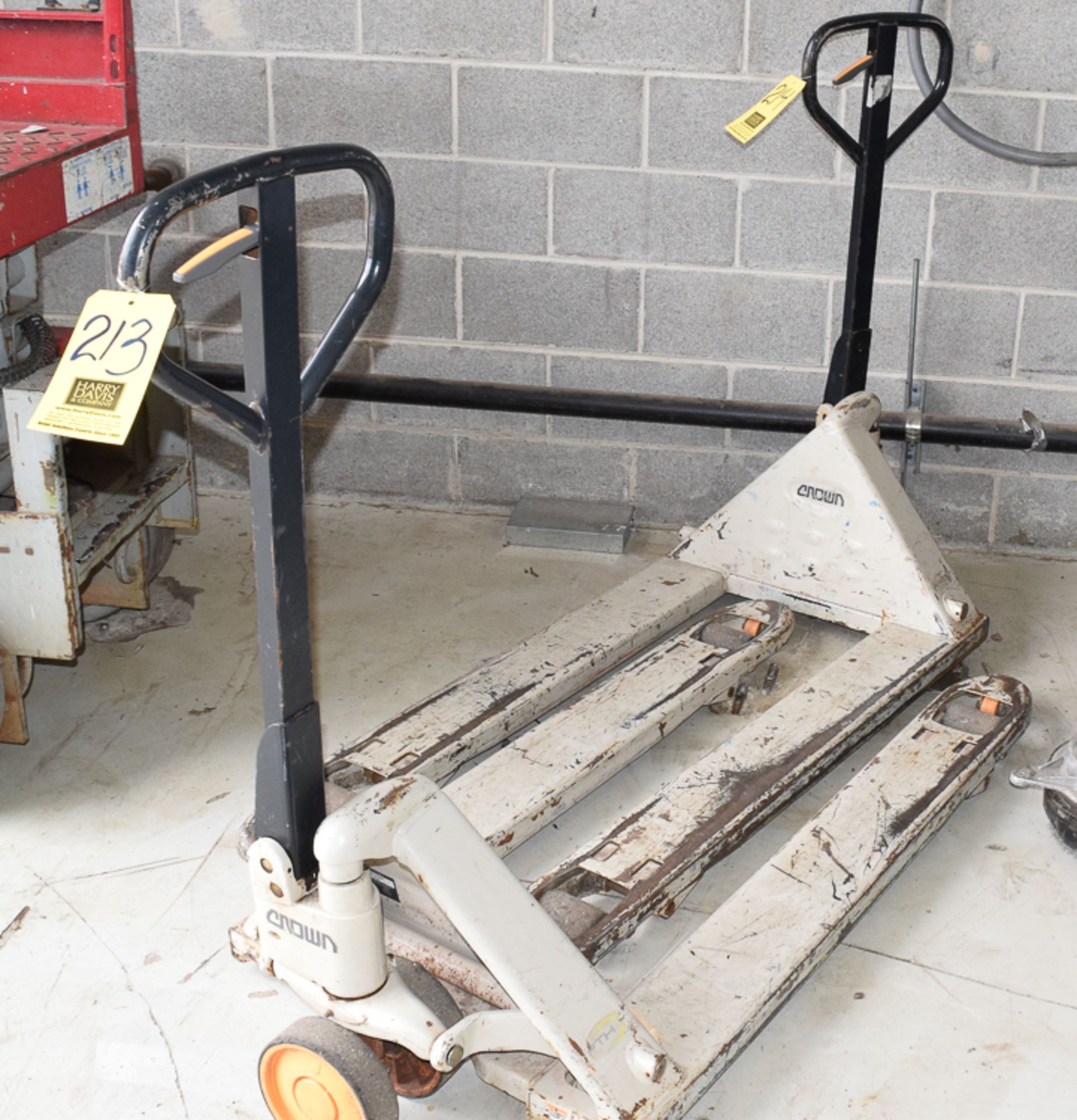Crown Hydraulic Pallet Jack, Rigging Fee: Please Contact US Rigging 920-655-2767