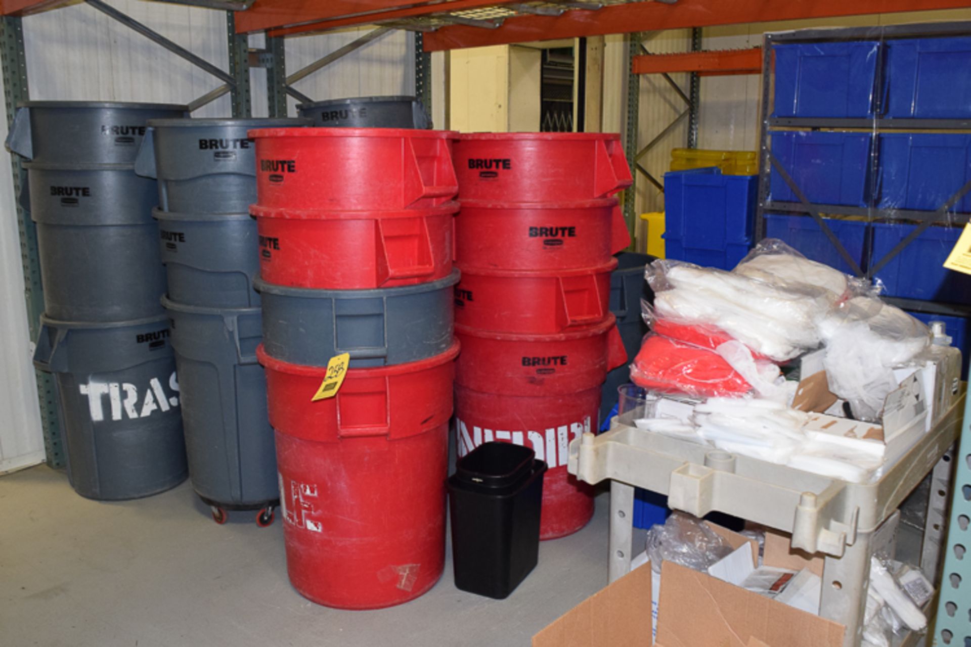 Rubbermaid Brute Trash Cans and Plastic Bins, Rigging Fee: Please Contact US Rigging 920-655-2767