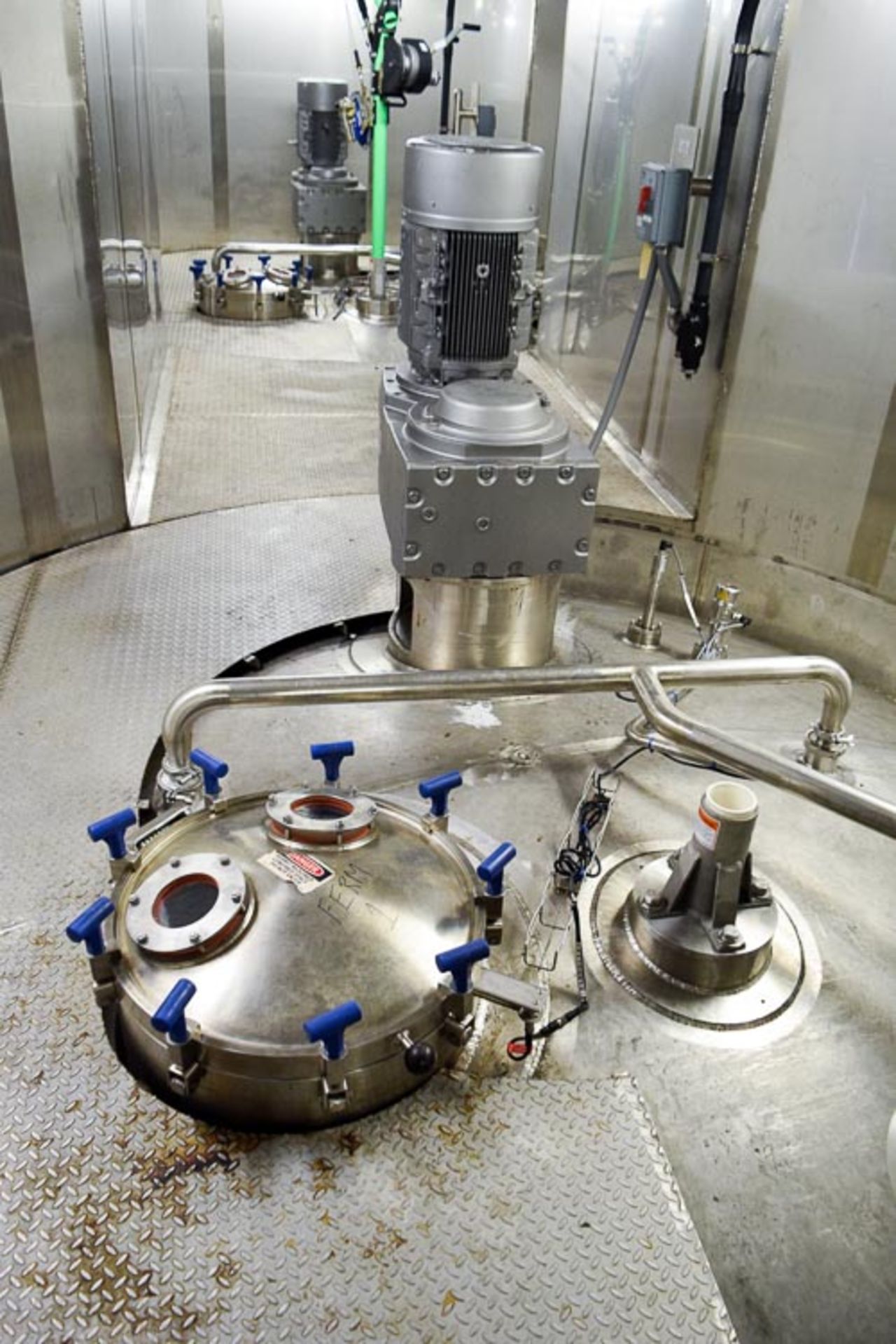 2012 Feldmeier 25,000 Gallon S/S Aseptic 'VSP' Full Vacuum Tank, with Vertical Agitator, (2) Pentair - Image 3 of 5