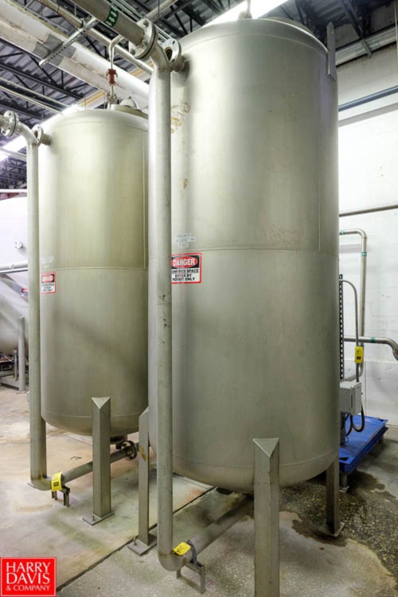 1,000 Gallon S/S Dome-Top Dish-Bottom Ozone Contact Tank with Valve - Rigging Fee: $ 1150