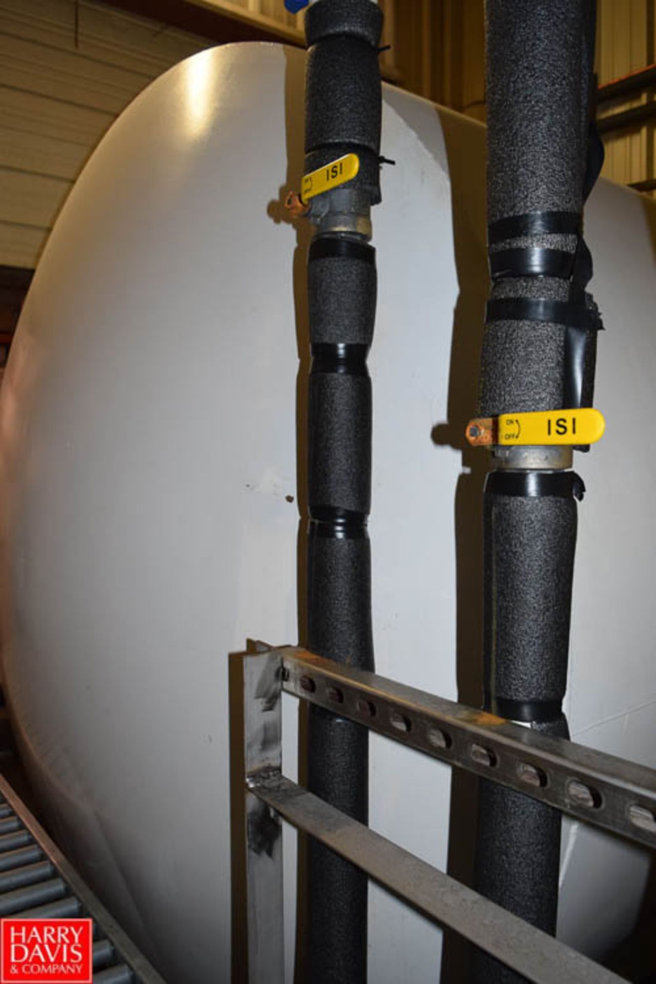 3,200 Gallon S/S Jacketed Horizontal Tank with Vertical Agitator S/N 80-932- Rigging Fee: $2000 - Image 3 of 3