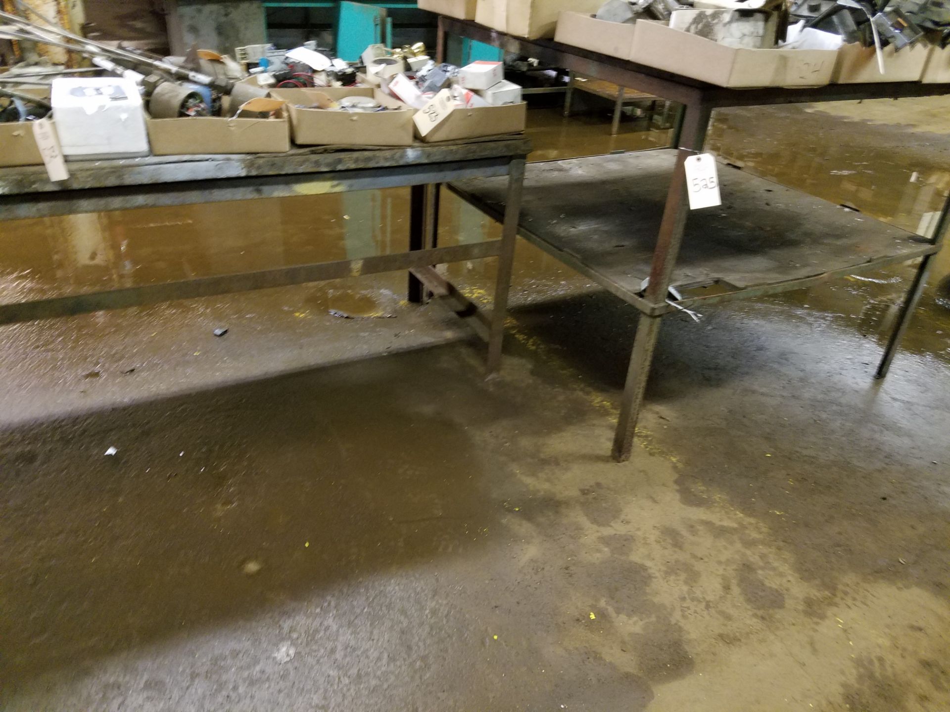 2 WORKBENCHES & TABLE