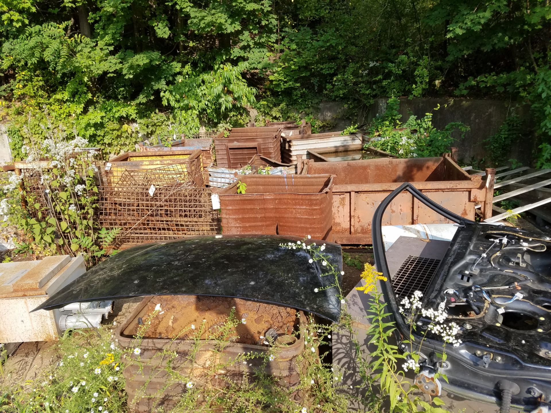 APPROX 19 METAL HOPPERS & WIRE BASKETS