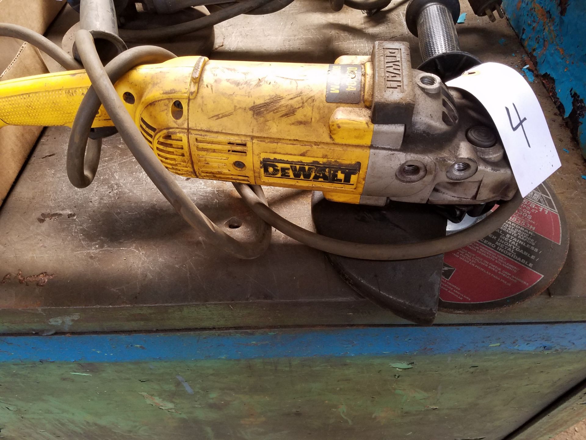 DEWALT D28494 9" RIGHT ANGLE GRINDER W/ GUARD