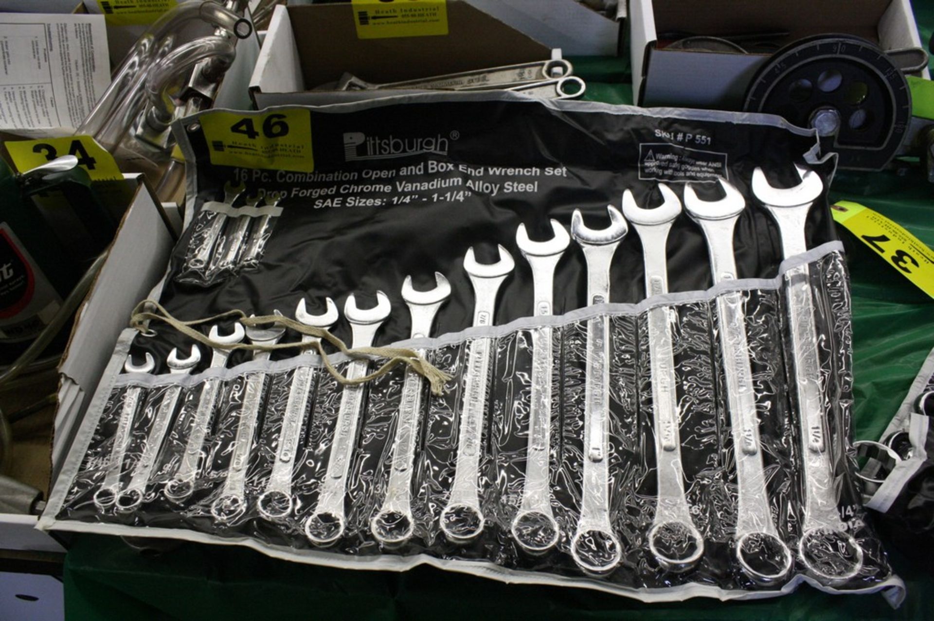 PITTSBURGH 16-PIECE COMBINATION AND BOX END WRENCH SET SAE 1/4'' - 1 1/4''