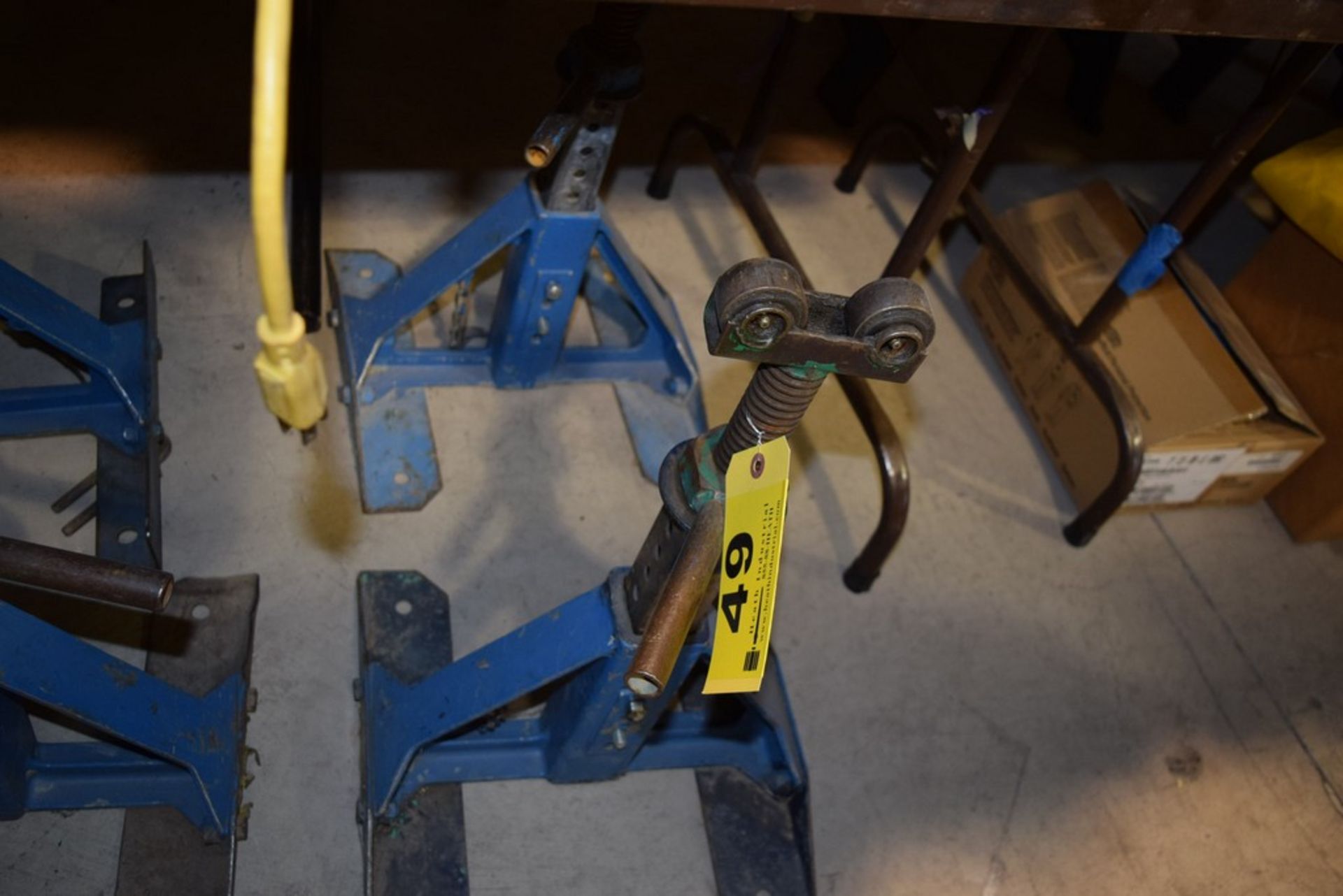 PAIR OF GREENLEE SCREW TYPE PIPE STANDS