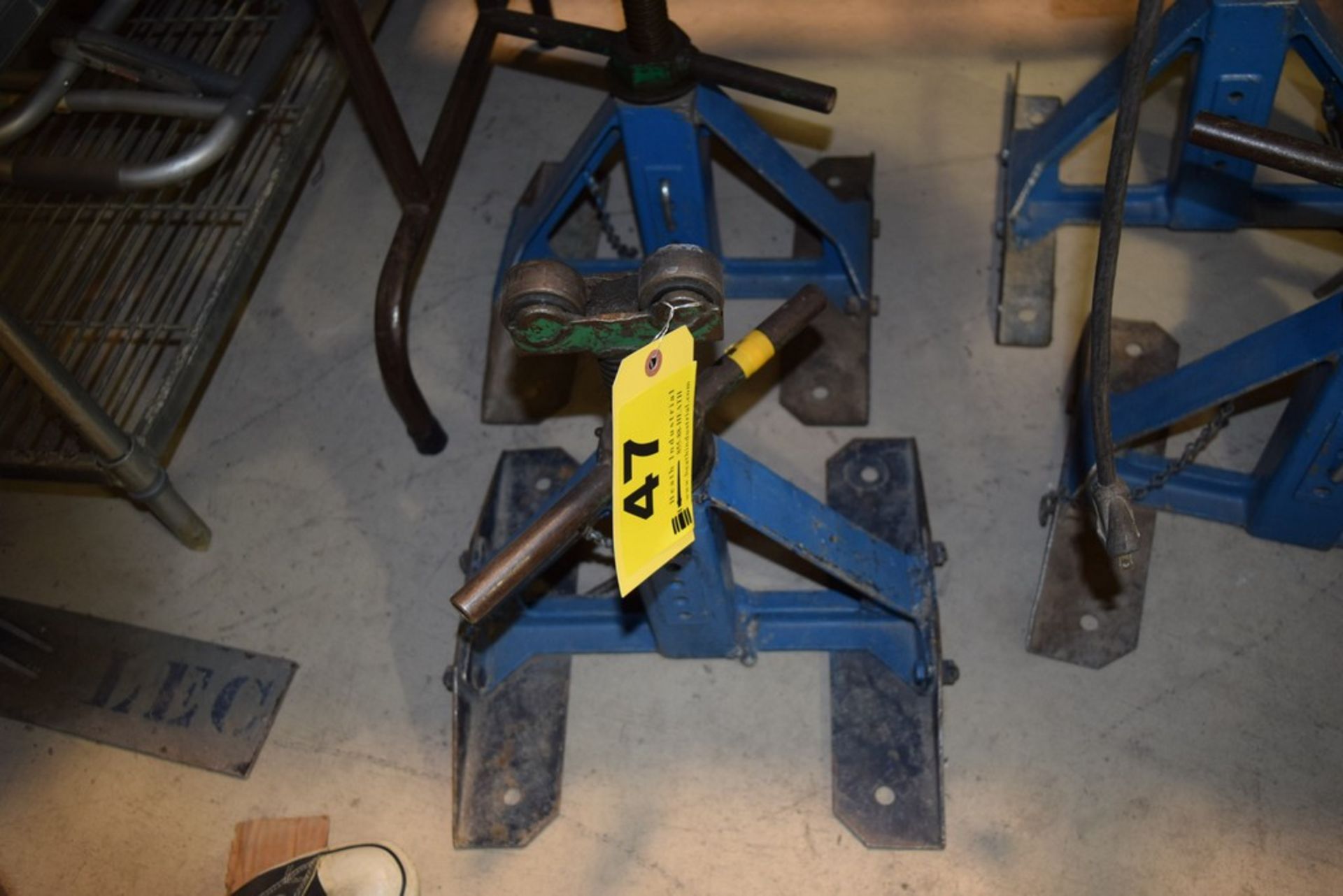 PAIR OF GREENLEE SCREW TYPE PIPE STANDS