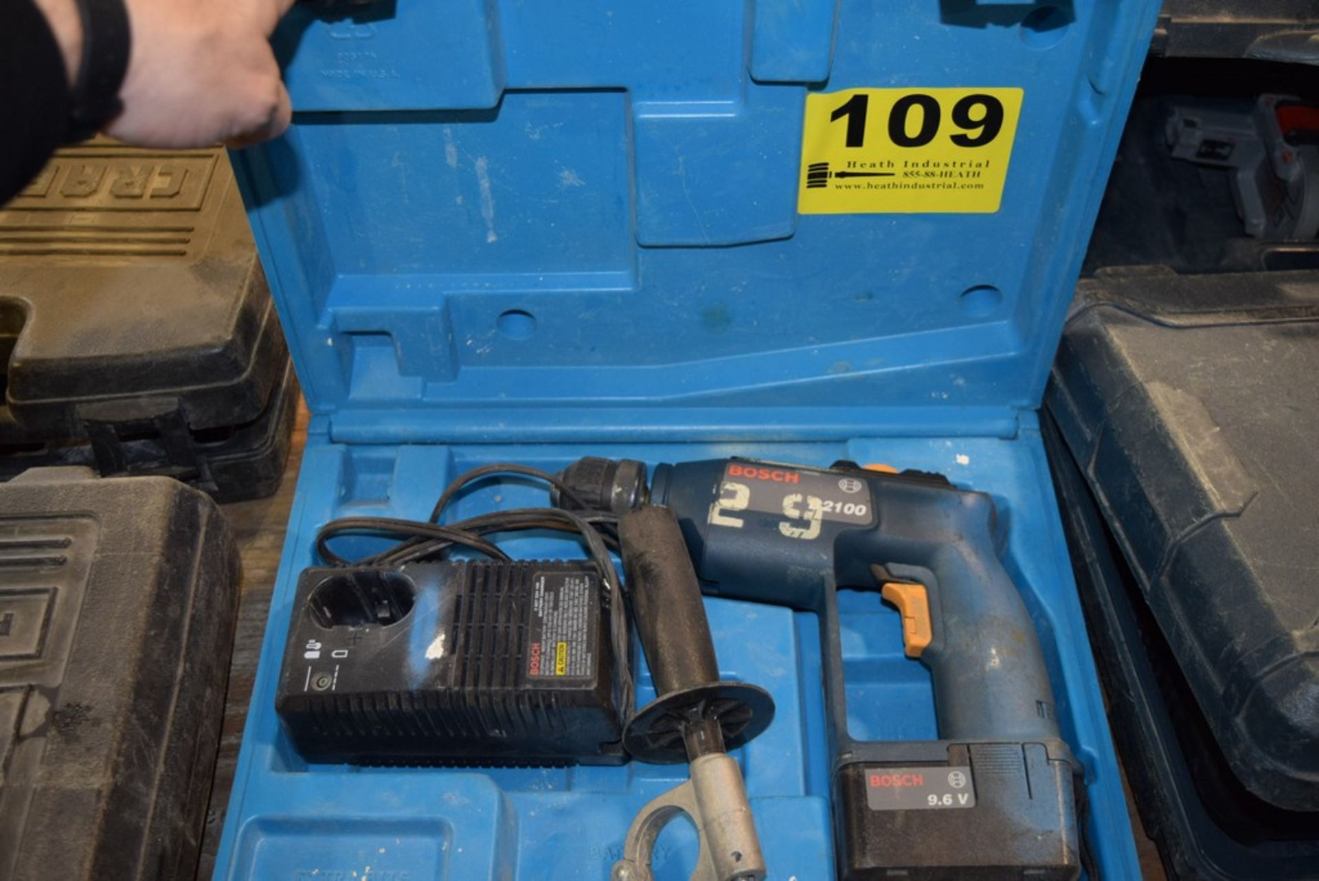 BOSCH MODEL B2100 CORDLESS DRILL W/9.6 V BATTERY, CHARGER, CASE