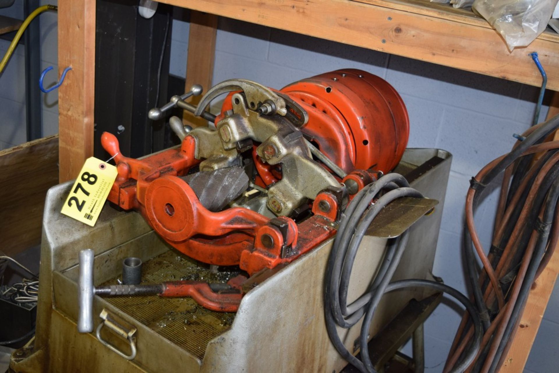 RIDGID MODEL 852 PIPE THREADING MACHINE S/N 15099 W/SPEED CHUCK, CUTTER, THREADING HEAD, REAMER - Image 2 of 2