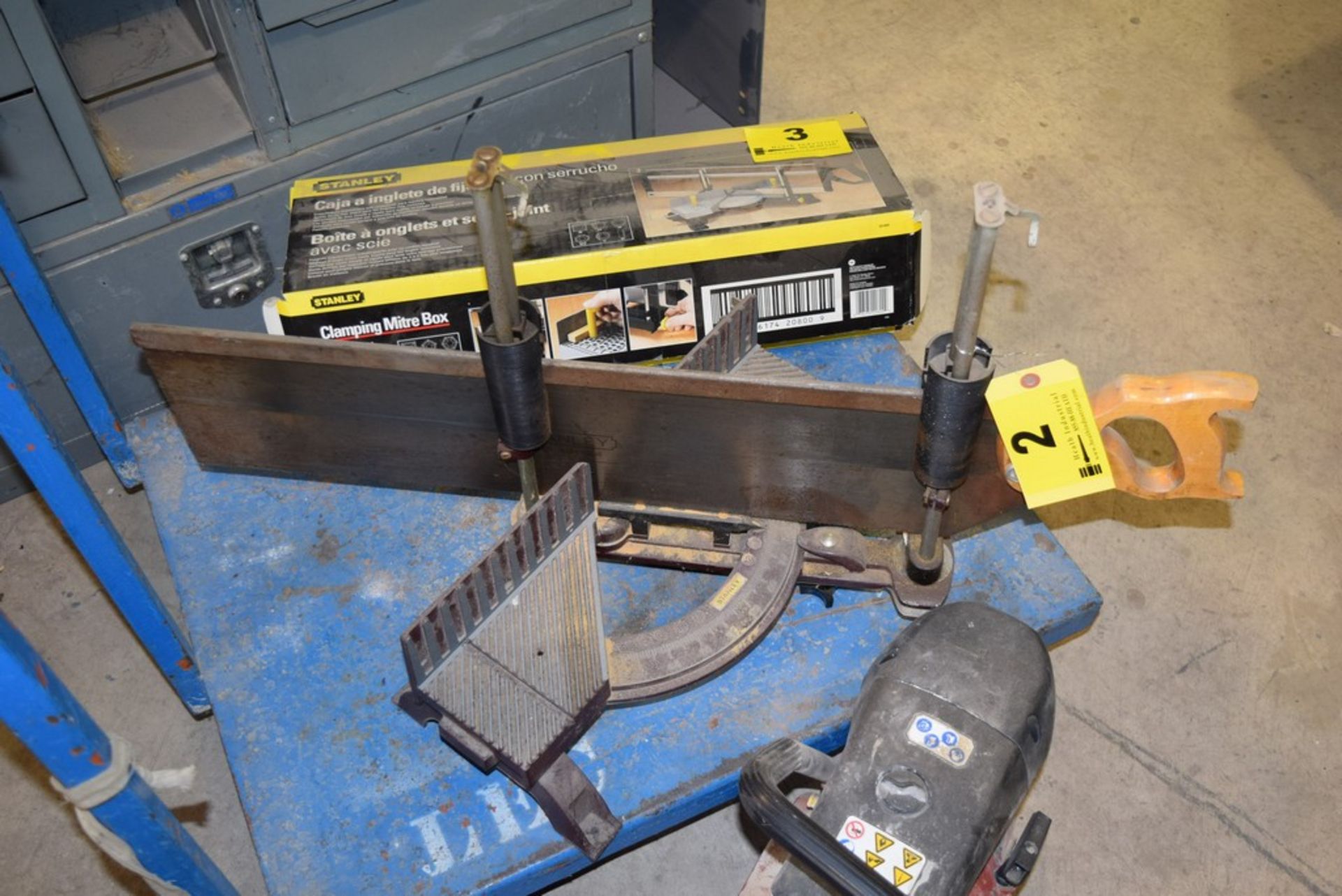 STANLEY MODEL 360B MITRE BOX W/30'' X 6'' SAW