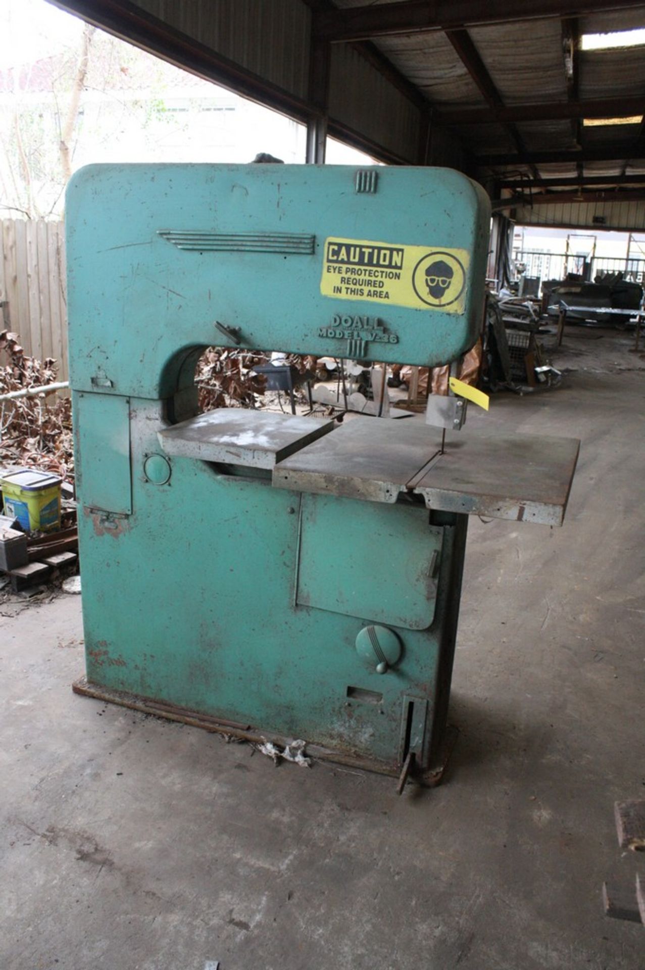 DO-ALL MODEL V36 36” VERTICAL METAL CUTTING BAND SAW 30.5” X 30.5” Tilting Work Table