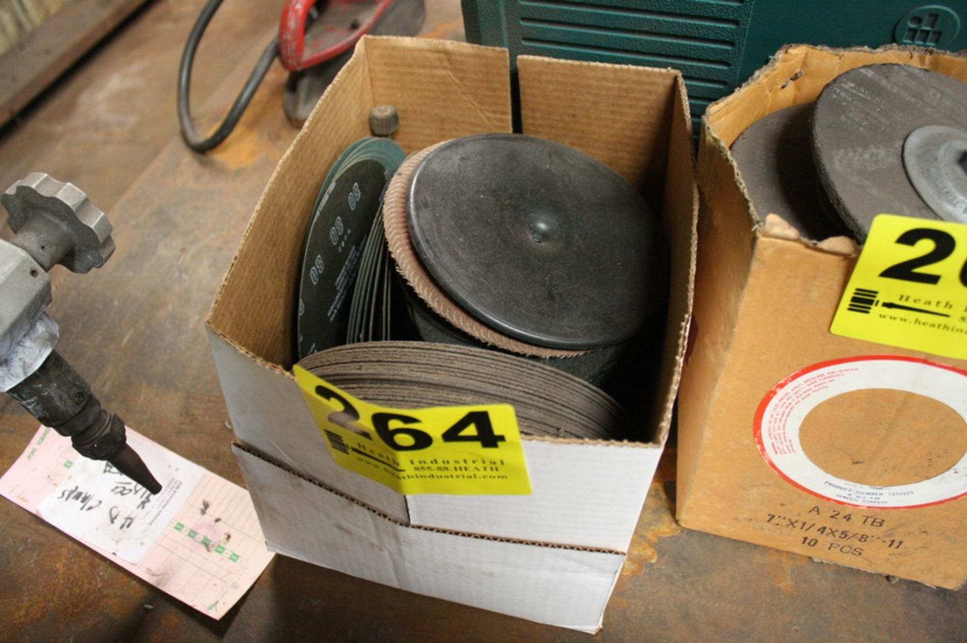 ASSORTED ABRASIVE DISCS IN BOX