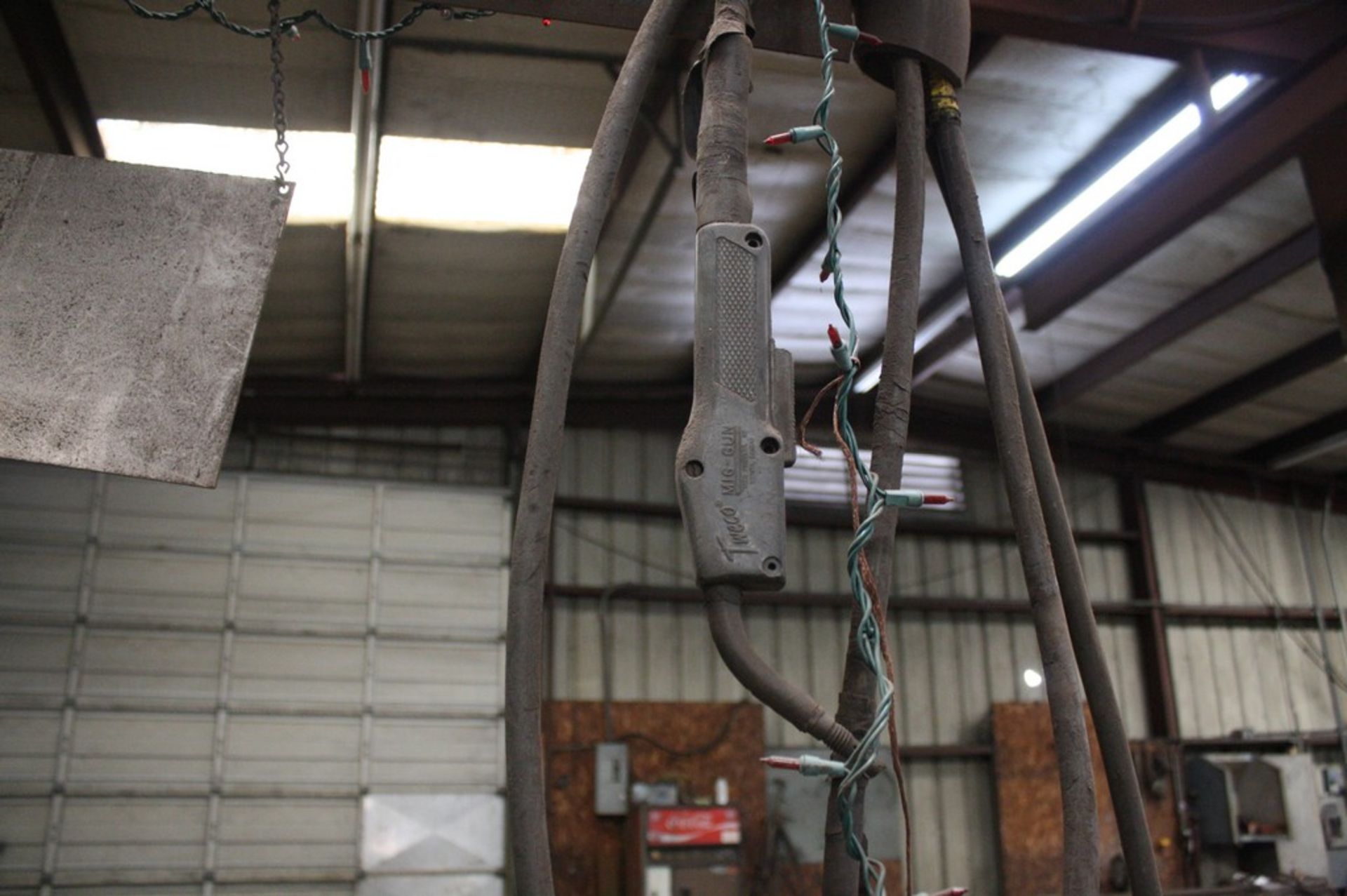 WELDING BOOM WITH WIRE FEEDER AND GUN - Image 4 of 4