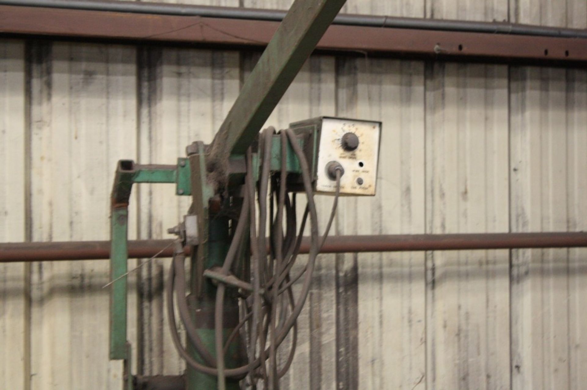 WELDING BOOM WITH WIRE FEEDER AND GUN - Image 2 of 4