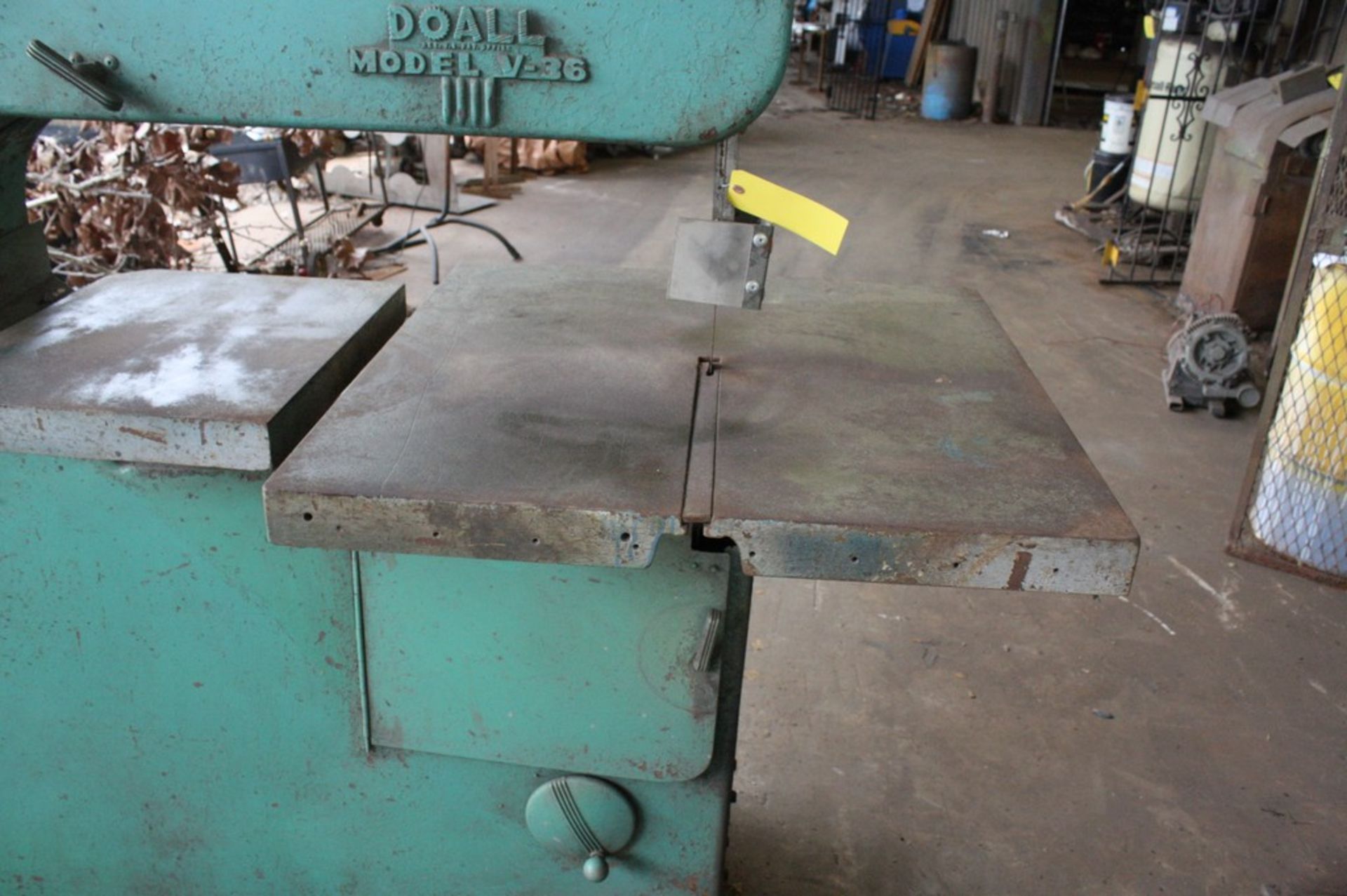 DO-ALL MODEL V36 36” VERTICAL METAL CUTTING BAND SAW 30.5” X 30.5” Tilting Work Table - Image 3 of 4