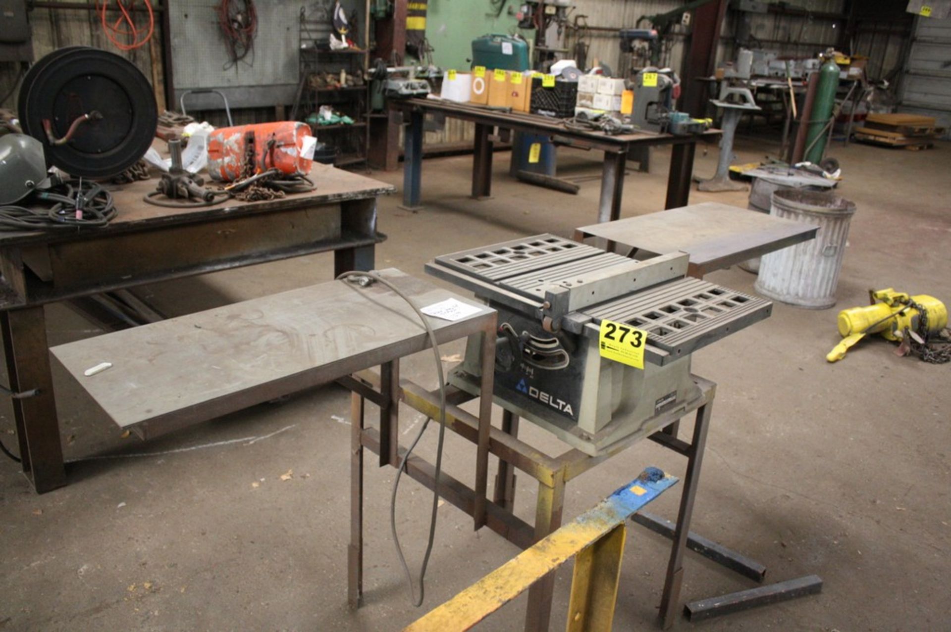 DELTA MODEL 3640 10" TABLE SAW ON STAND WITH 29" X 13" INFEEDN AND OUTFEED TABLES - Image 2 of 2