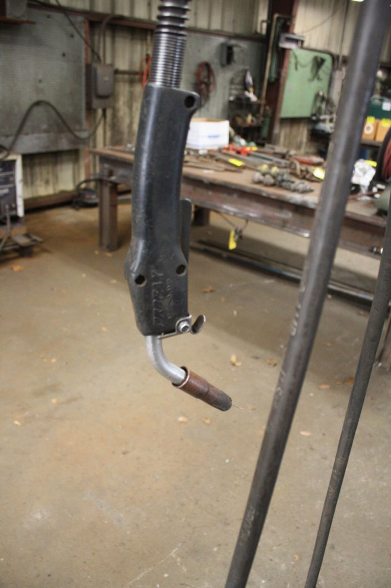 WELDING BOOM WITH WIRE FEEDER AND GUN - Image 4 of 4