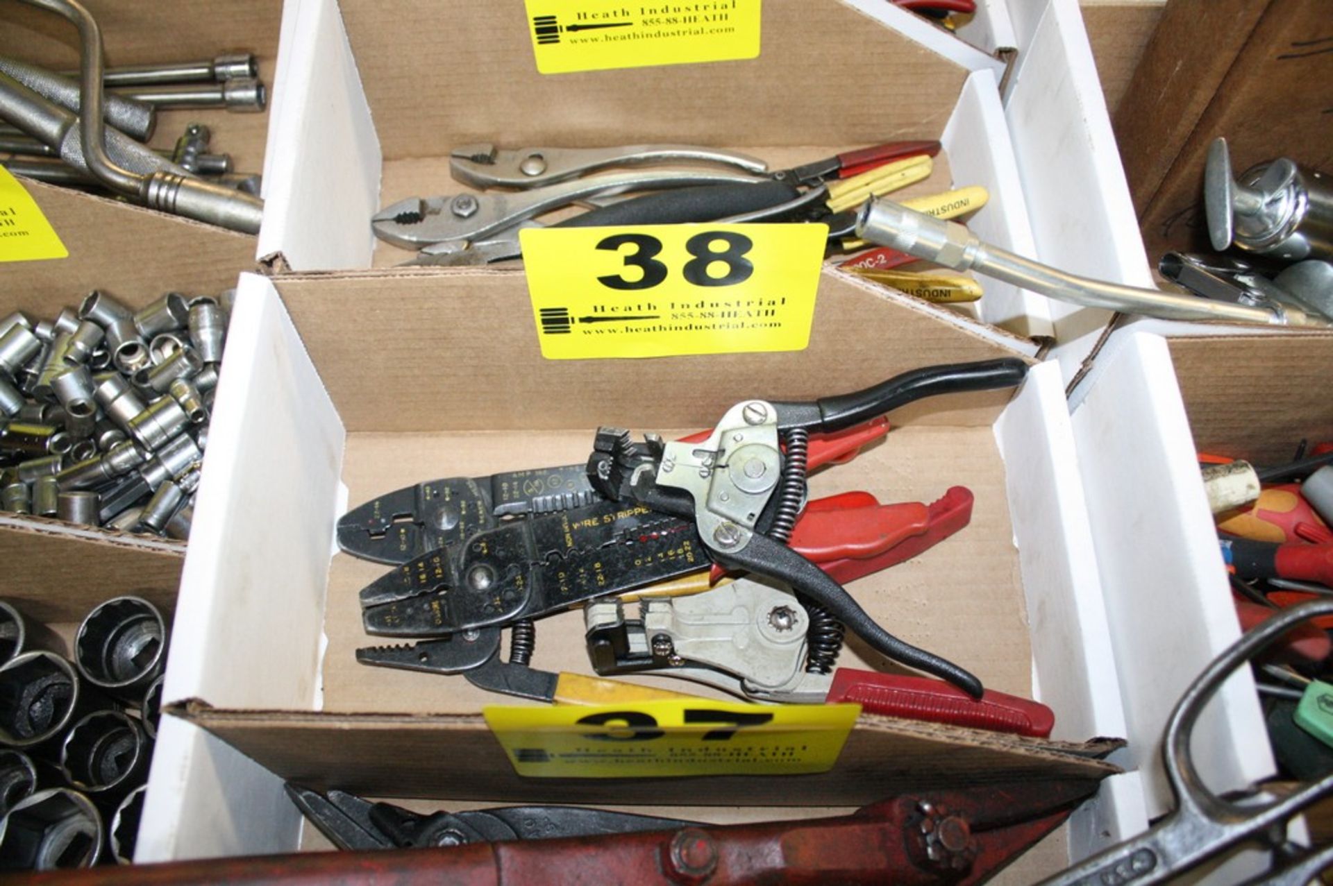 ASSORTED WIRE STRIPPERS IN BOX