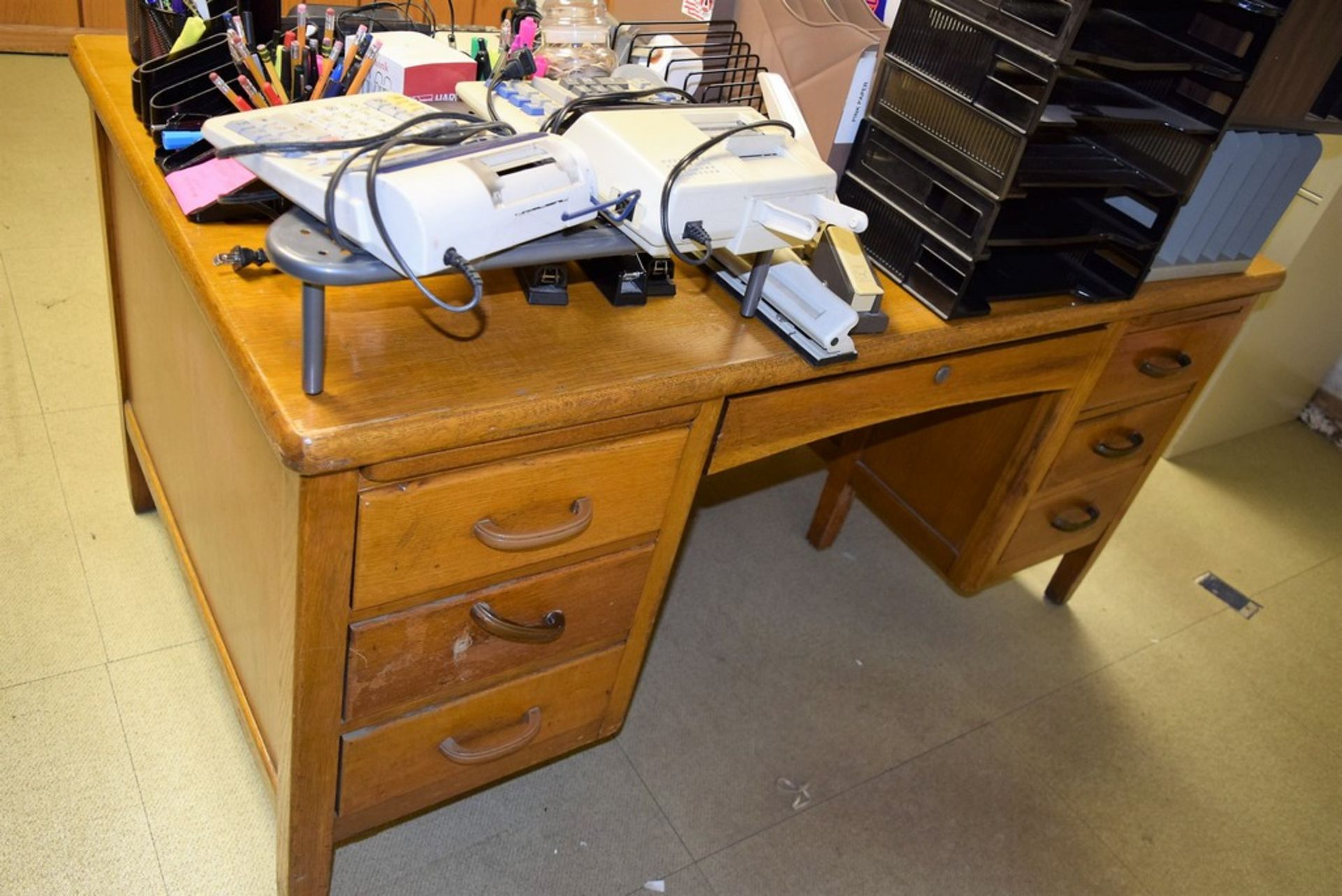 DOUBLE PEDESTAL WOOD DESK 60" X 33" X 29" WITH WOOD ARM CHAIR, 3 SHELF BOOKCASE, AND TV STAND ON