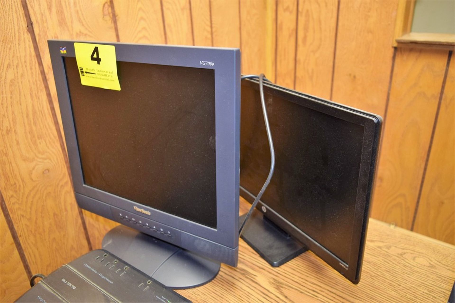 17" VIEWSONIC MONITOR AND 20" HP MONITOR