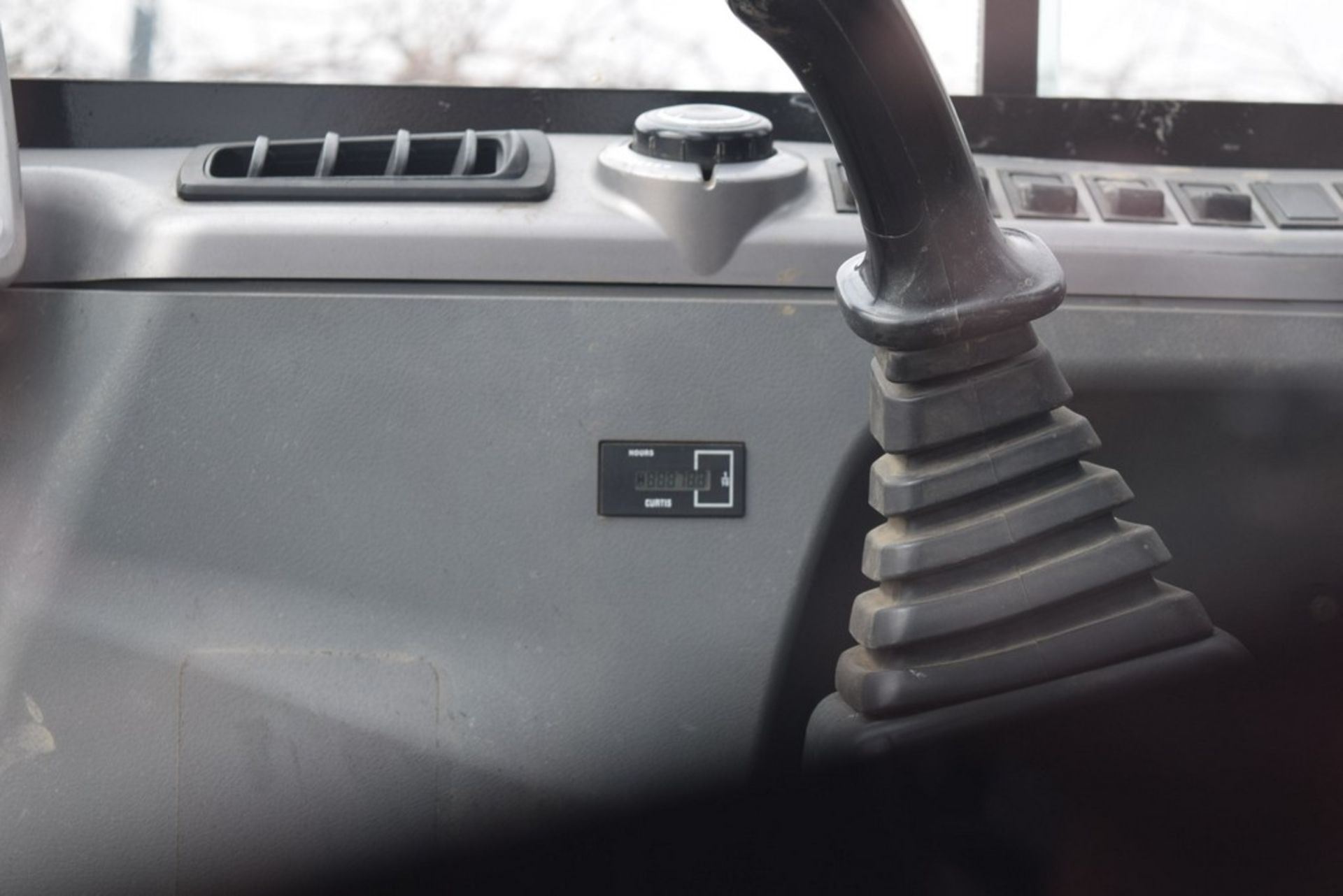 BOBCAT MODEL E80-EA MINI EXCAVATOR S/N: AETB11947 (2012) 12" DIGGING BUCKET W/HYDRAULIC THUMB, 8' ( - Image 6 of 12