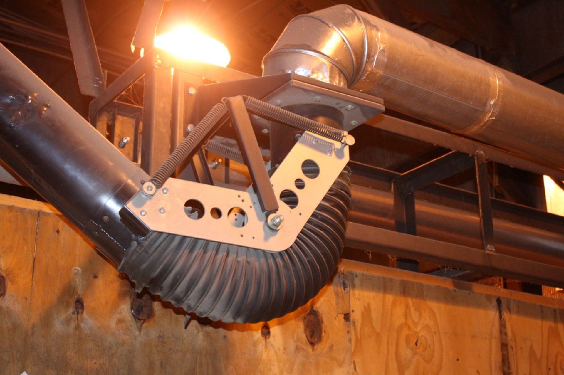 AIRFLOW SYSTEMS FUME COLLECTOR W/(2) ARTICULATING INTAKE ARMS - Image 3 of 5