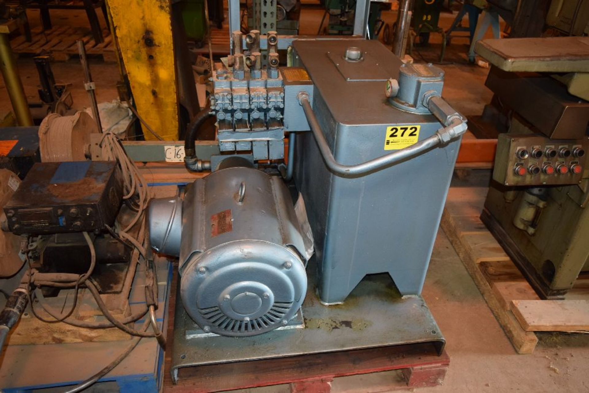 HYDRAULIC POWER UNIT WITH LINCOLN 30 HP 3 PHASE MOTOR