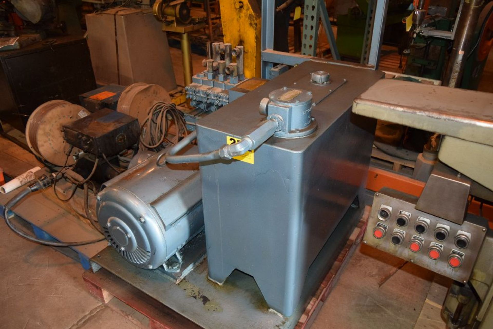 HYDRAULIC POWER UNIT WITH LINCOLN 30 HP 3 PHASE MOTOR - Image 2 of 2