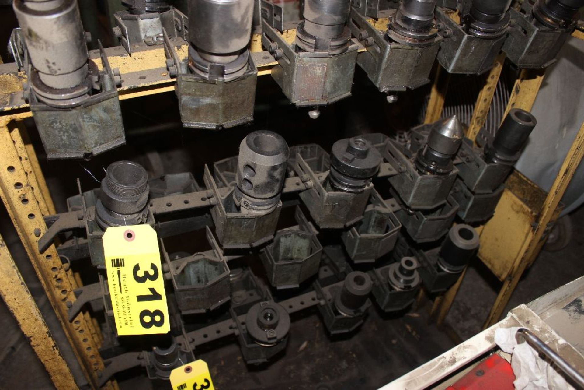 (5) 40 TAPER TOOL HOLDERS WITH TOOLING