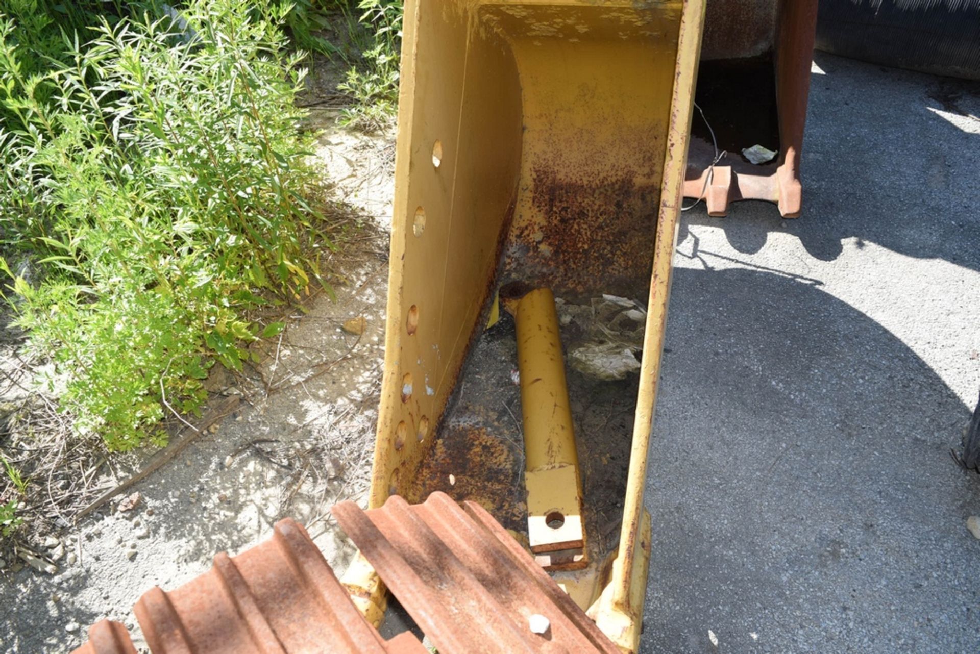 CAT 24" DIGGING BUCKET, TO FIT CAT 320L HYDRAULIC EXCAVATOR - Image 2 of 2