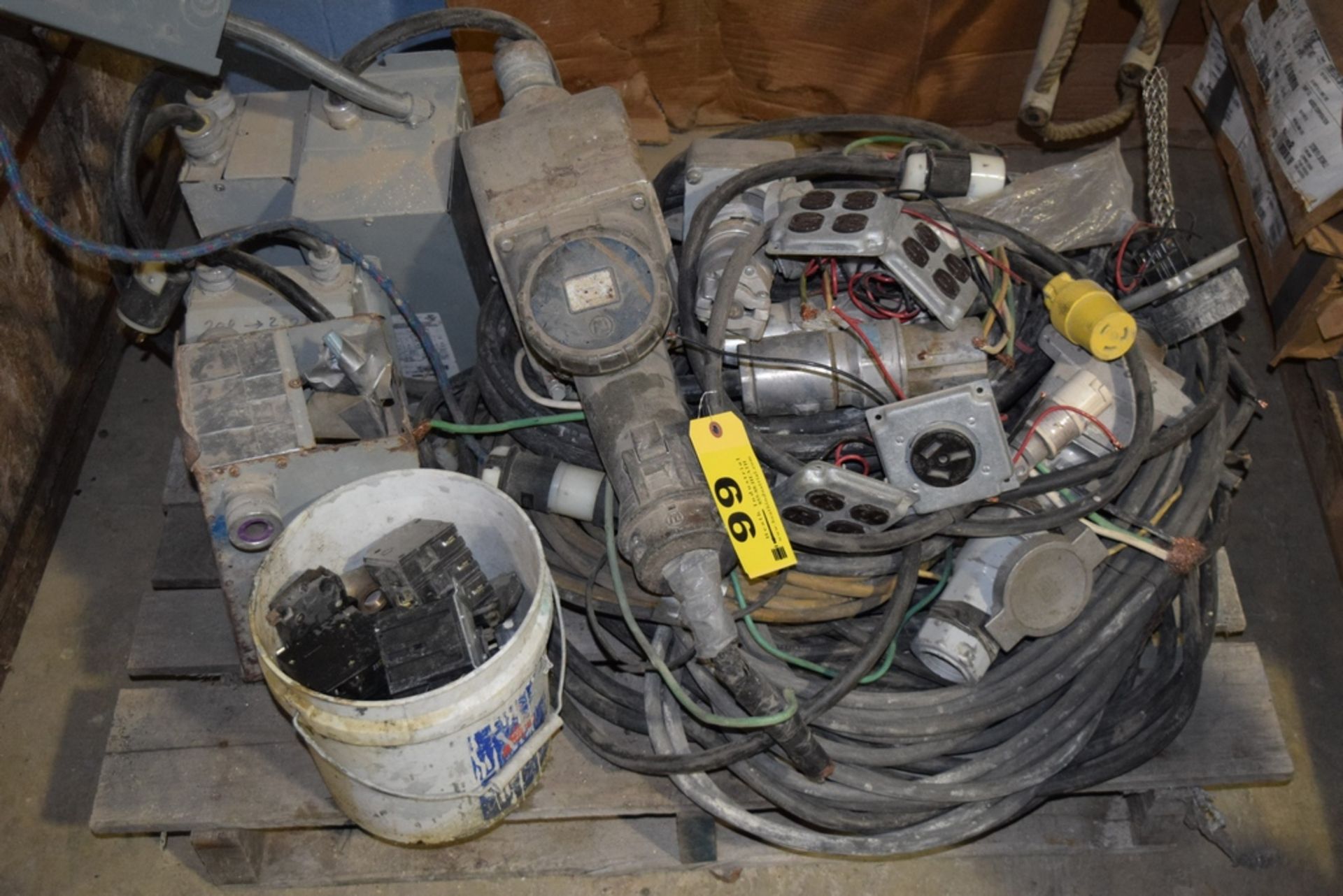 LOT ELECTRICAL ON SKID