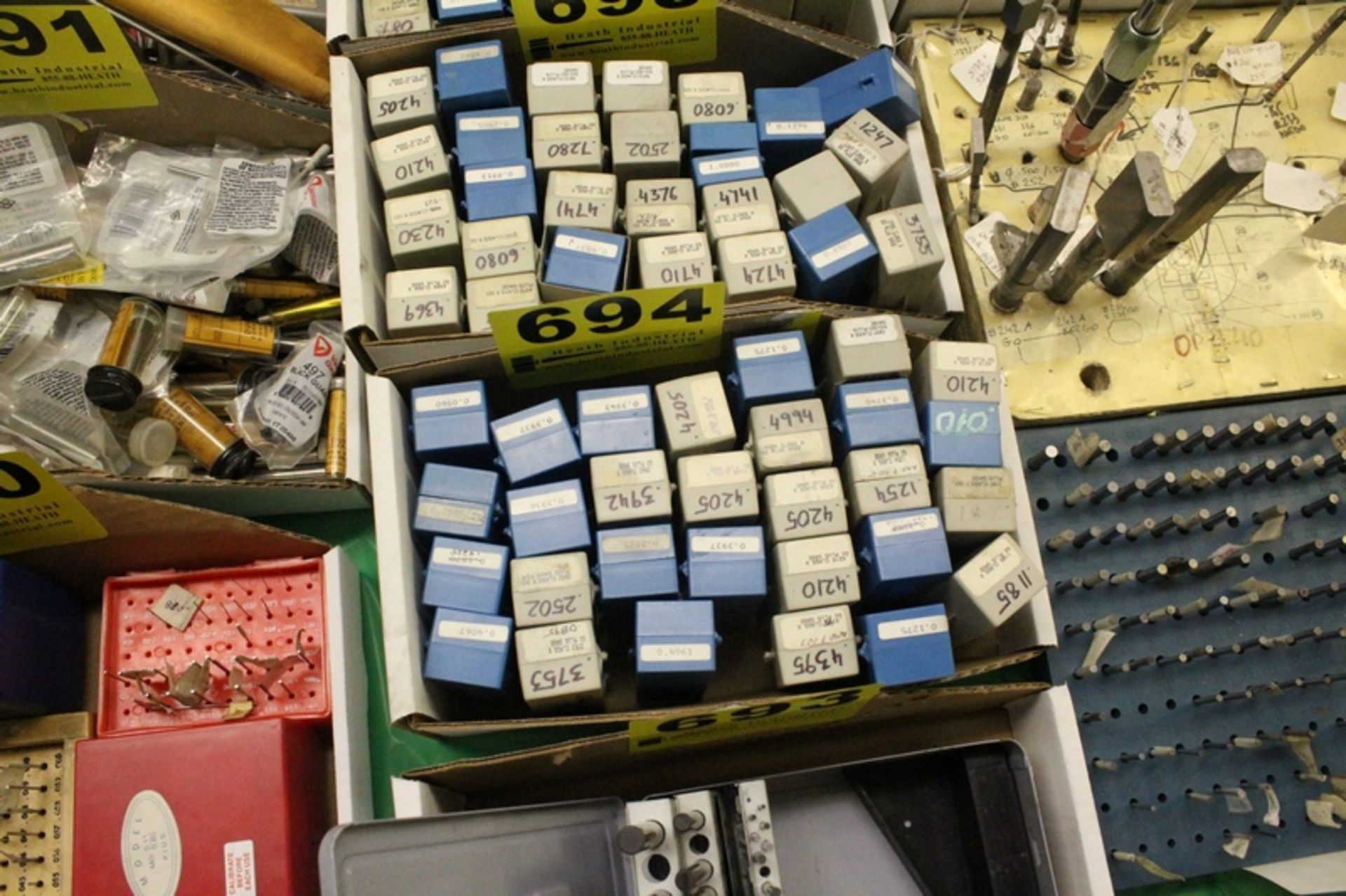 LARGE ASSORTMENT OF VERMONT AND DELTRONIC PLUG GAGES IN BOX
