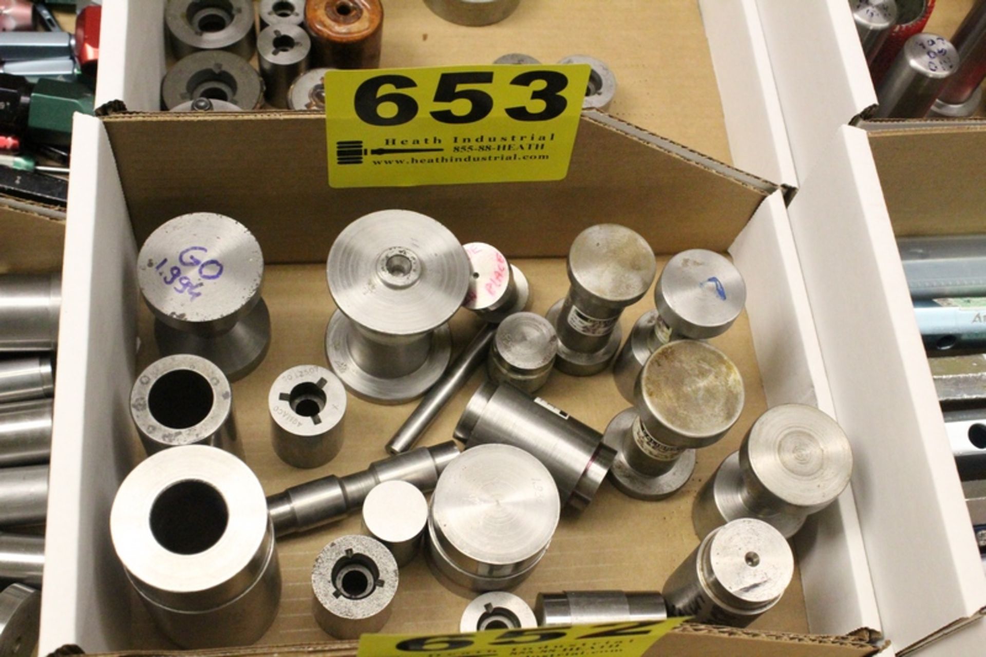 ASSORTED PLUG GAGES IN BOX