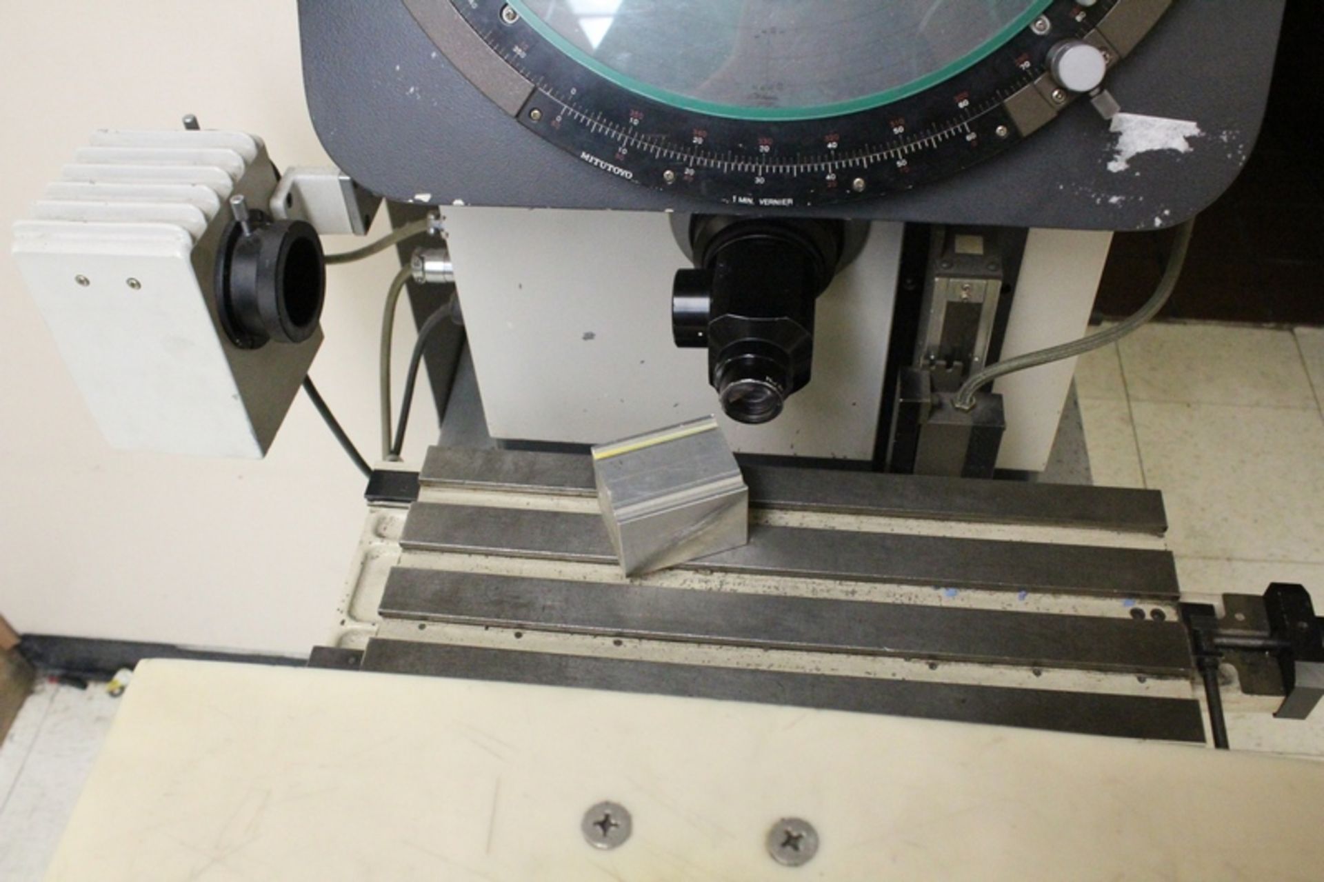 MITUTOYO 13” TYPE PH-350 OPTICAL COMPARATOR, S/N 10664, WITH MITUTOYO 2-AXIS DIGITAL READOUT, - Image 4 of 5