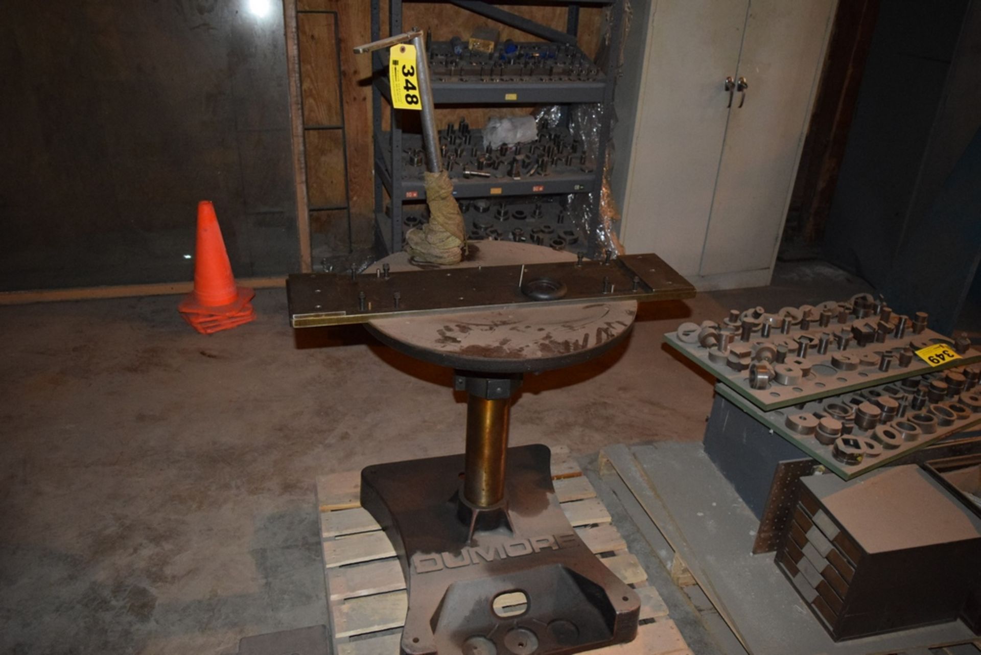 DUMORE 24" STEEL PEDESTAL