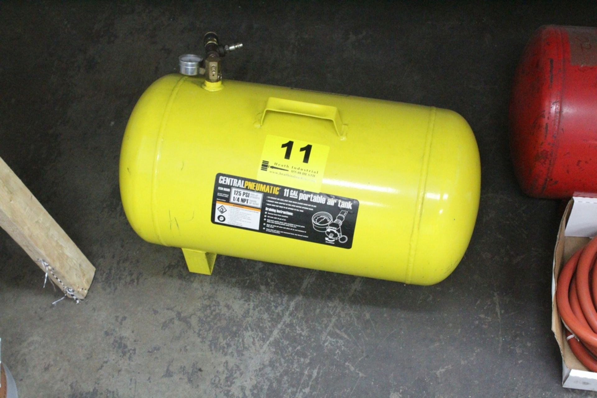 CENTRAL PNEUMATIC 11 GALLON PORTABLE AIR TANK