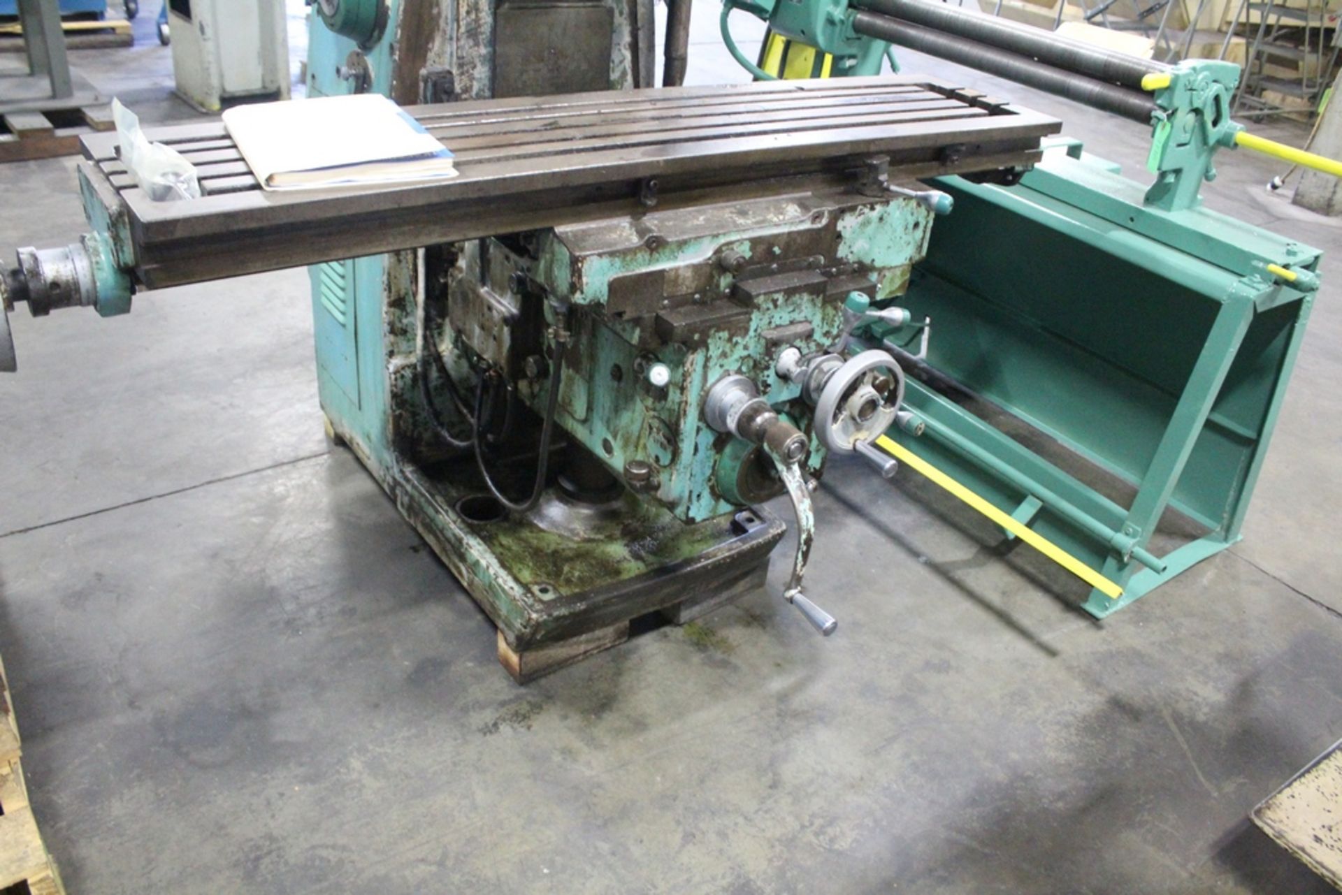 CINCINNATI CINOVA 80-307-14 VERTICAL MILLING MACHINE, #50 TAPER SPINDLE, SPINDLE SPEED 30-2400, - Image 4 of 6